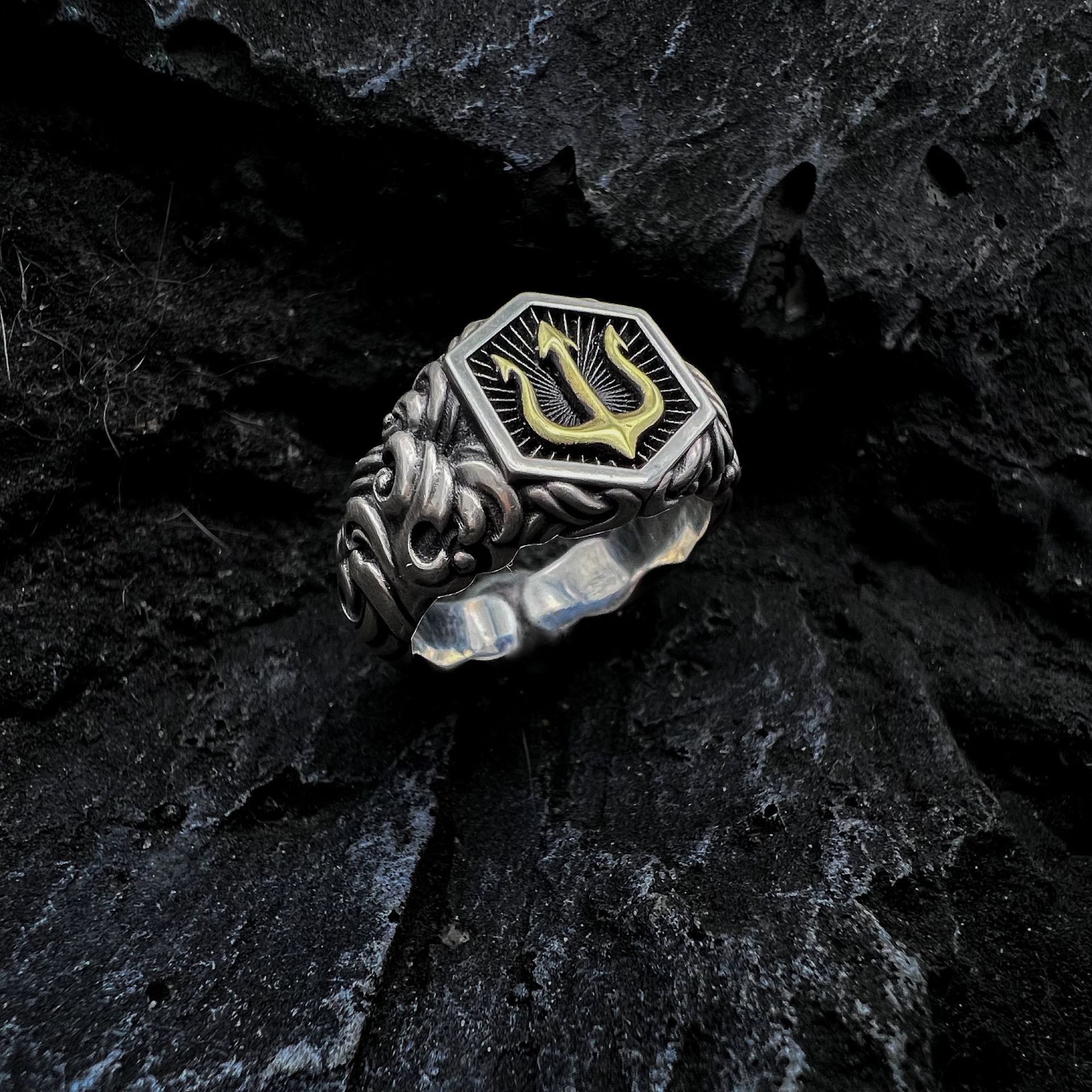 Vintage Resizable Retro Poseidon Golden Trident Ring Size ONE SIZE - 4 Thumbnail