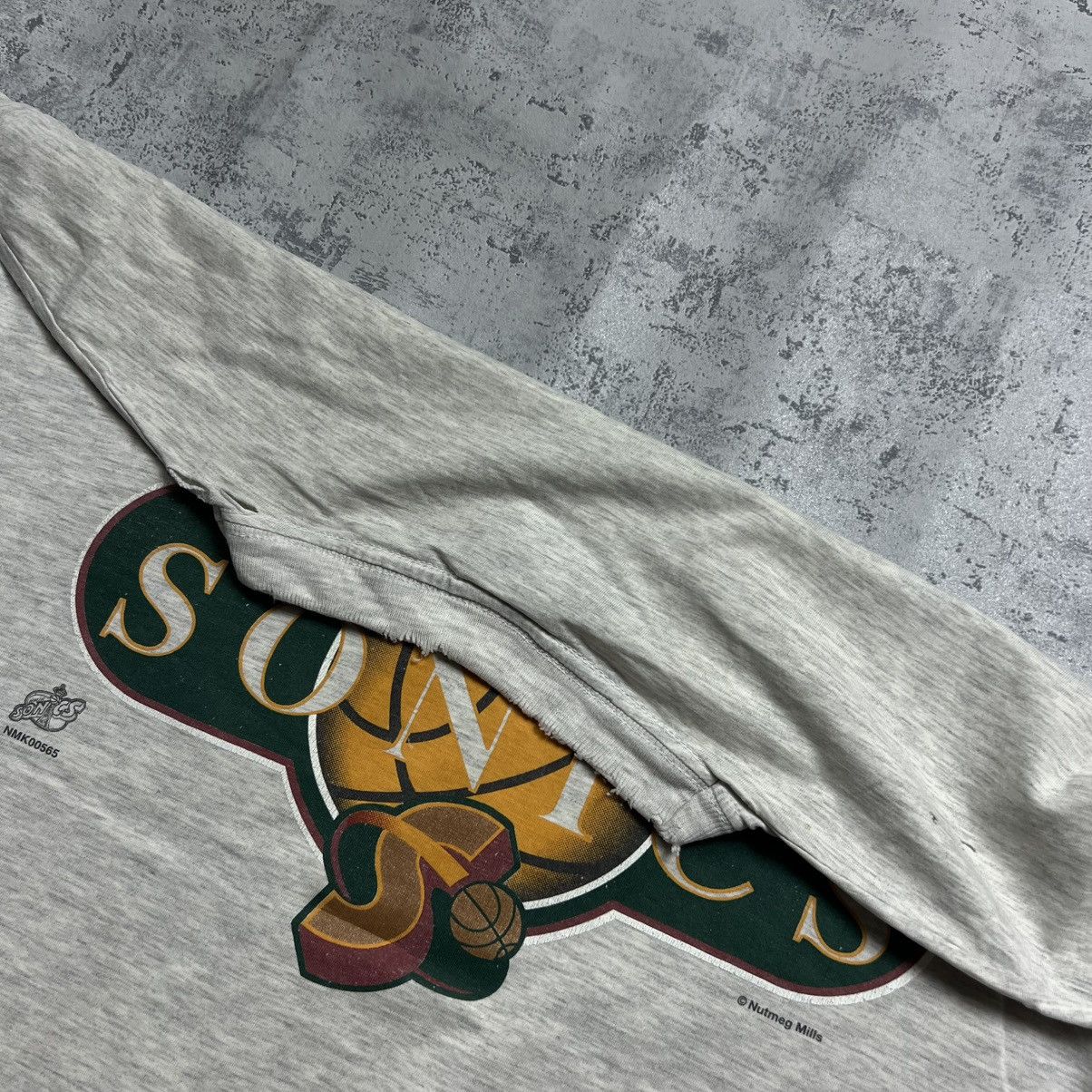 Nutmeg 90s Nutmeg Seattle Sonics Vintage NBA Oversized Tee T-Shirt Size US M / EU 48-50 / 2 - 10 Thumbnail