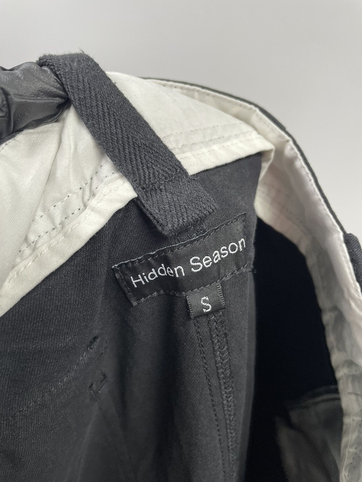 The GV Gallery Hidden Season Convertible Cargos Black Pants Small Size US 30 / EU 46 - 3 Thumbnail