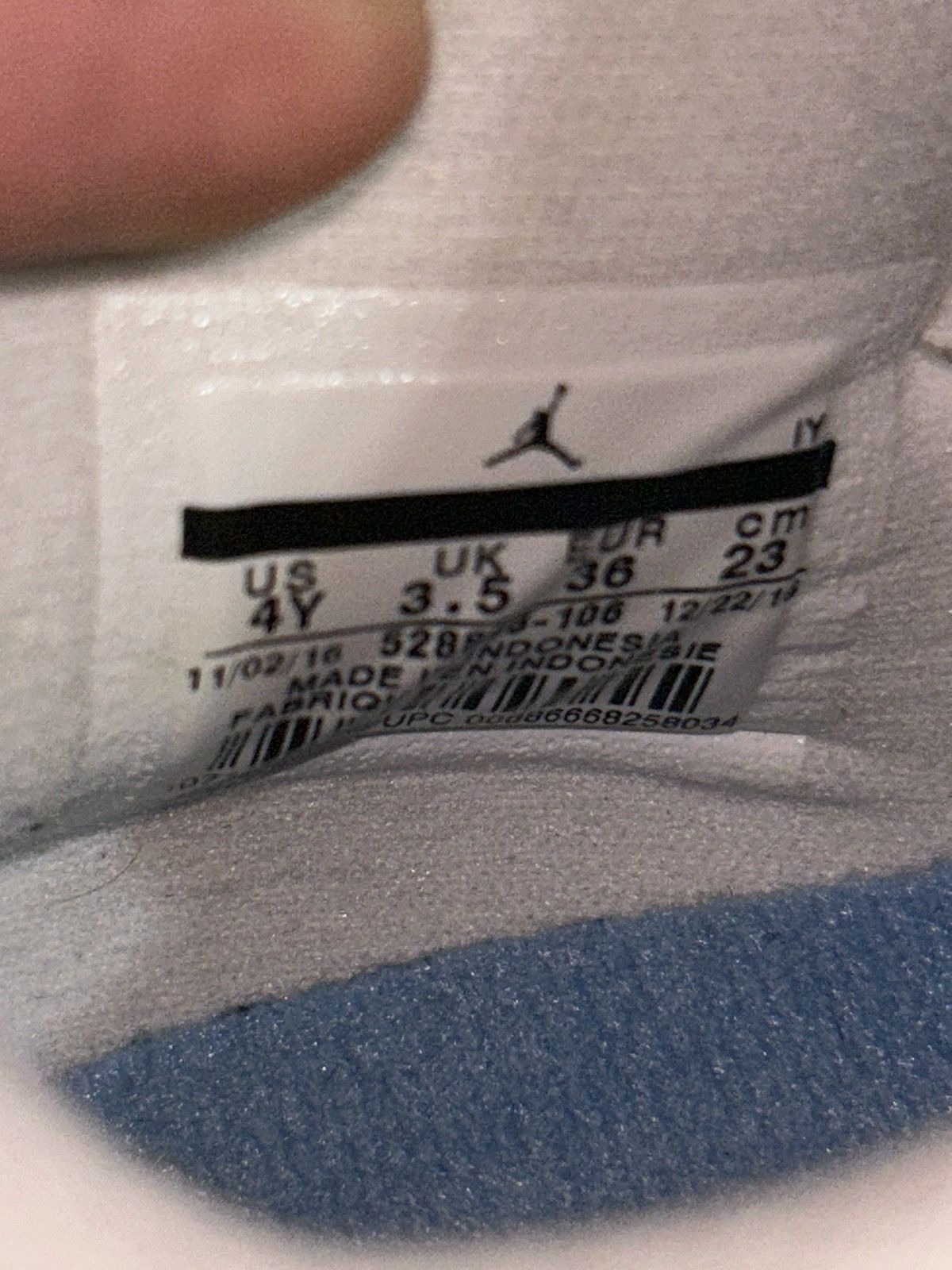 Jordan Brand Jordan 11 Retro Low University Blue (GS) 528896-106 size 4y Size US 5 / EU 37 - 6 Thumbnail