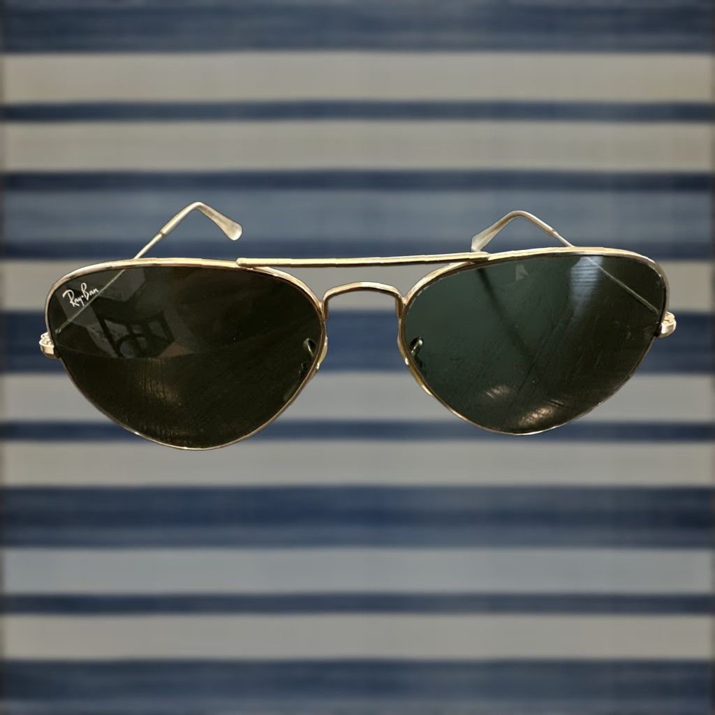 Vintage VINTAGE? No, it's not vintage. Ray-Ban Aviator Sunglasses Metal Large 3025 Men Adult Size Large Gold Frame Black Gradient Lens 90s Classic Mens Size ONE SIZE - 1 Thumbnail
