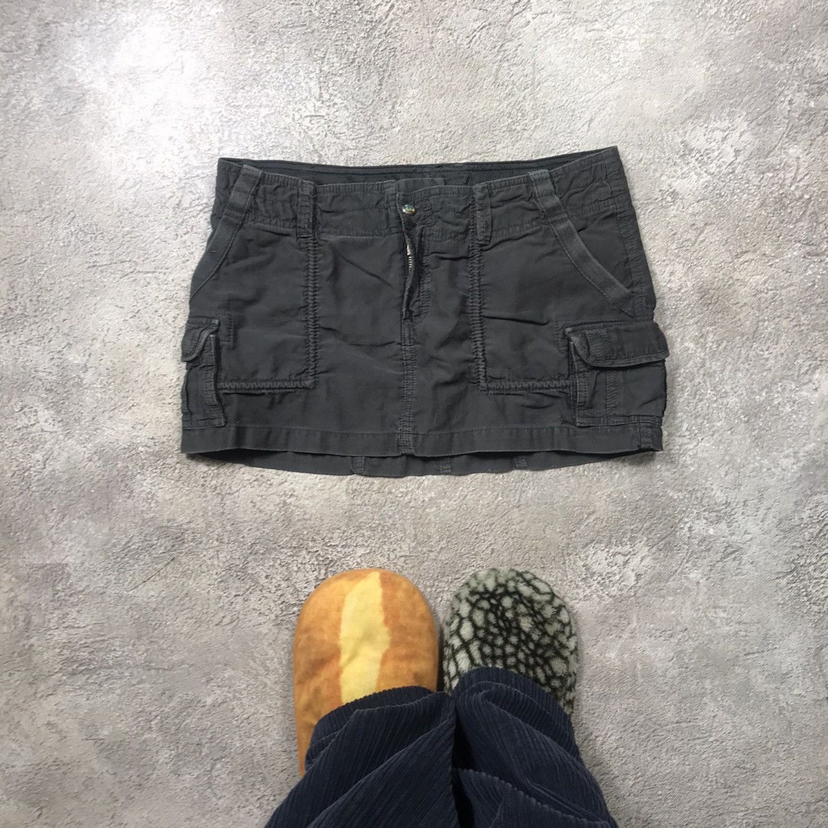 Vintage Y2K Black Cargo Mini Skirt Baggy Avant Garde Grunge Faded 32 Size 32" / US 10 / IT 46 - 1 Thumbnail