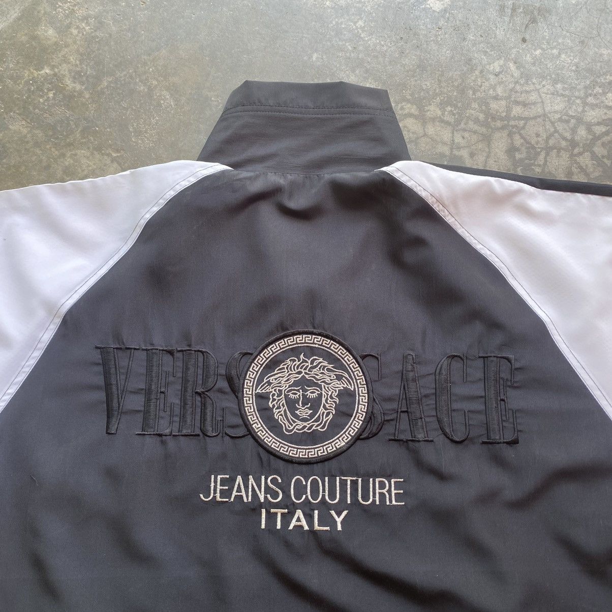Versace Jeans Couture 1990s VERSACE Boxy Oversize Sweater MIKE TYSON ERA Size US XL / EU 56 / 4 - 4 Thumbnail
