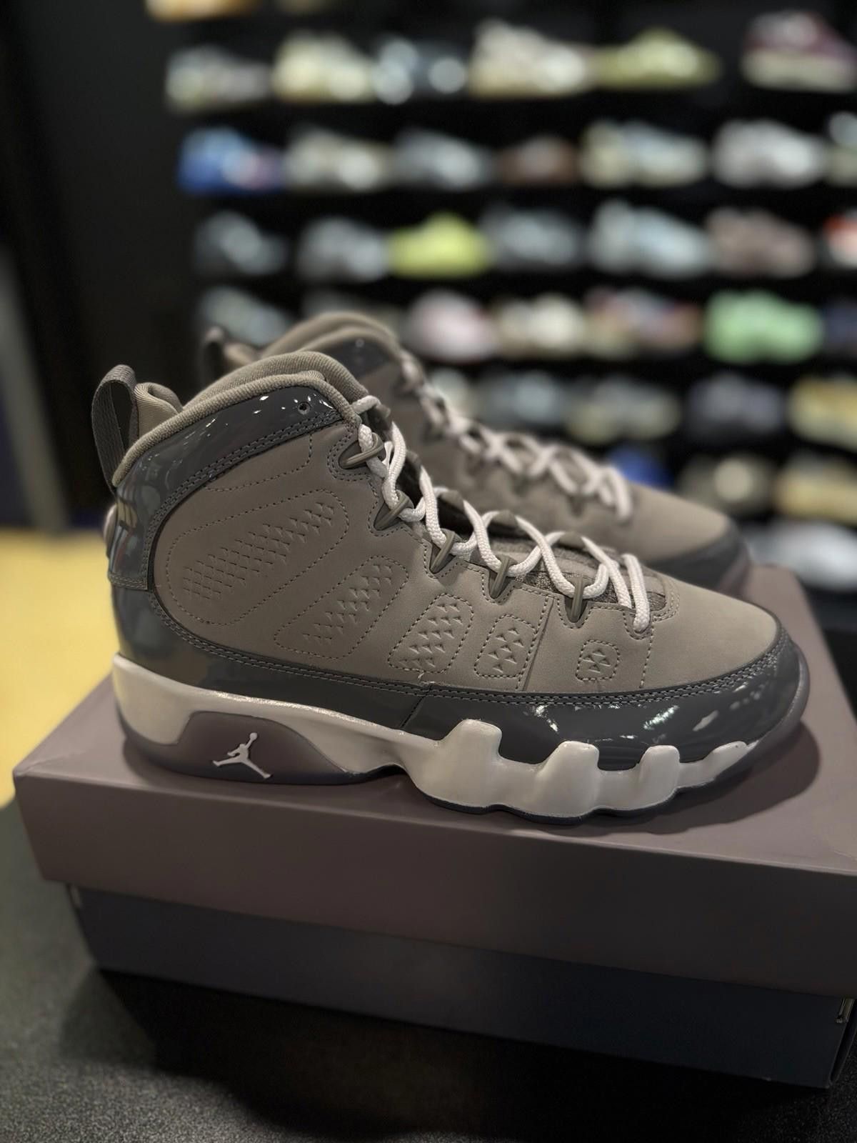 Jordan Brand Air Jordan 9 Retro (GS) Medium Grey/Cool Grey-White 7Y/8.5W Size US 7 / EU 40 - 4 Thumbnail