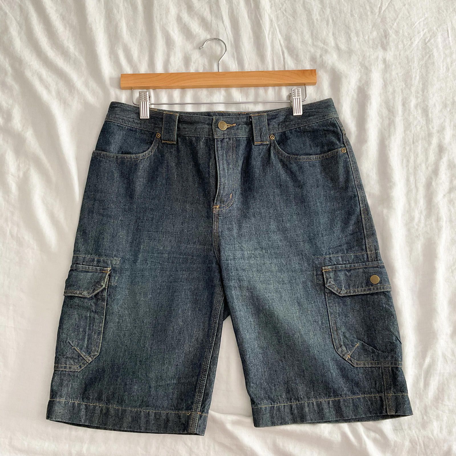 Duluth Trading Company duluth trading womens dark wash long baggy cargo jean shorts Size 30" / US 8 / IT 44 - 1 Thumbnail