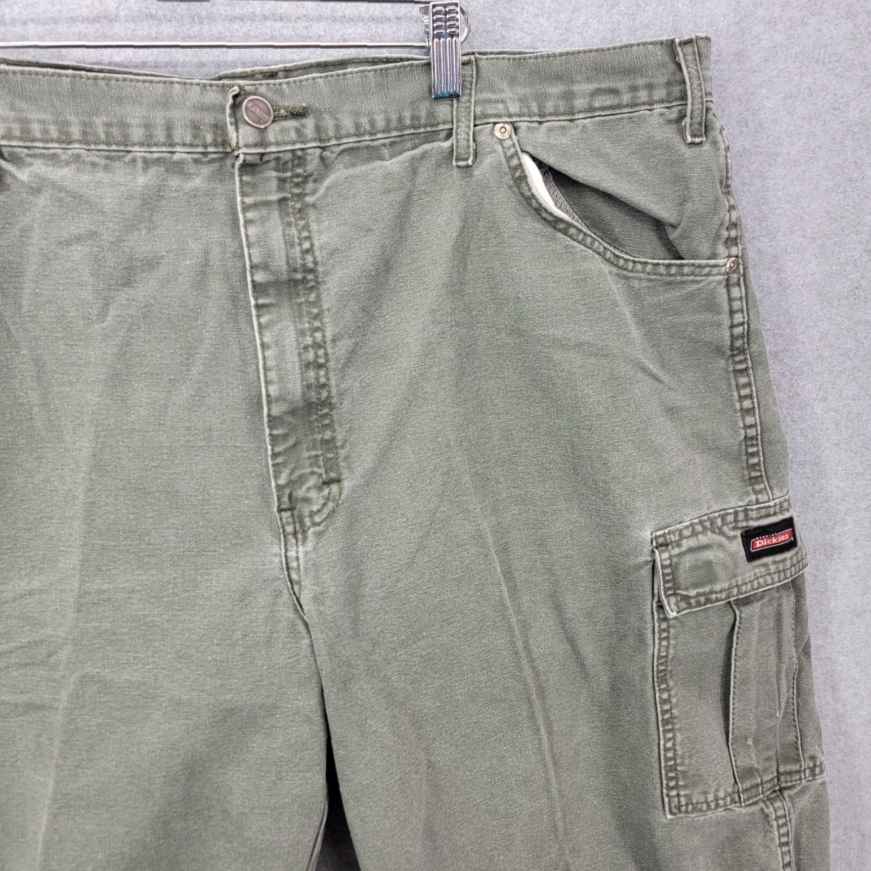Dickies VINTAGE Dickies CARGO Shorts mens 42 Green Cotton Relaxed Fit ER201SOG carpenter y2k Mens Size US 42 / EU 58 - 4 Thumbnail