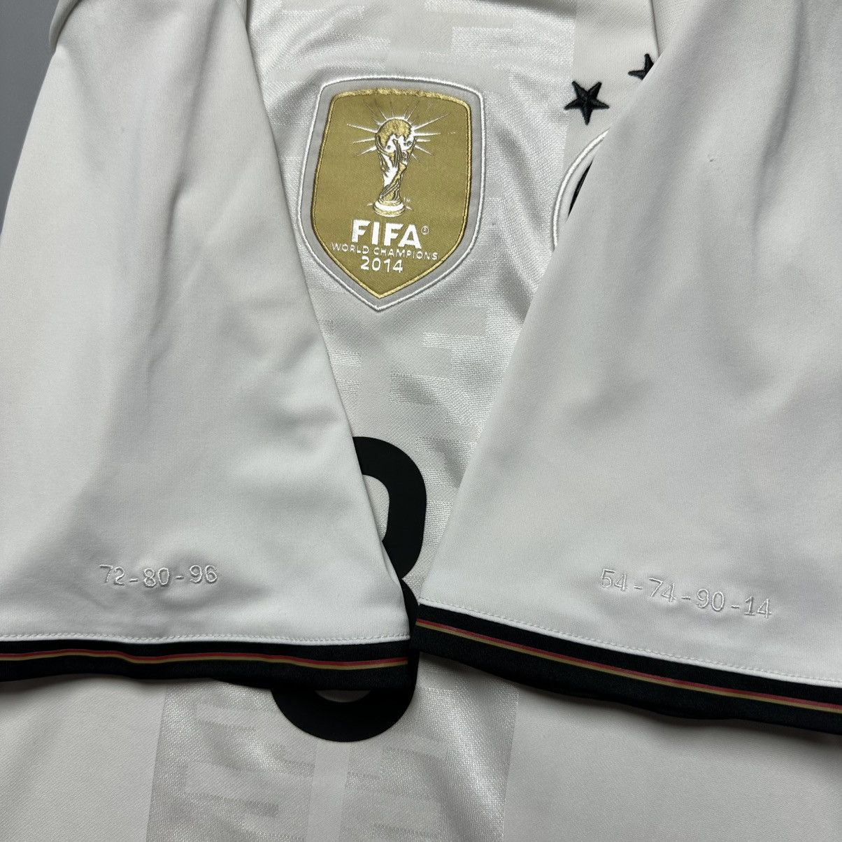 Vintage GERMANY ADIDAS 2016 EURO FOOTBALL SOCCER HOME JERSEY #8 OZIL Size US S / EU 44-46 / 1 - 8 Thumbnail