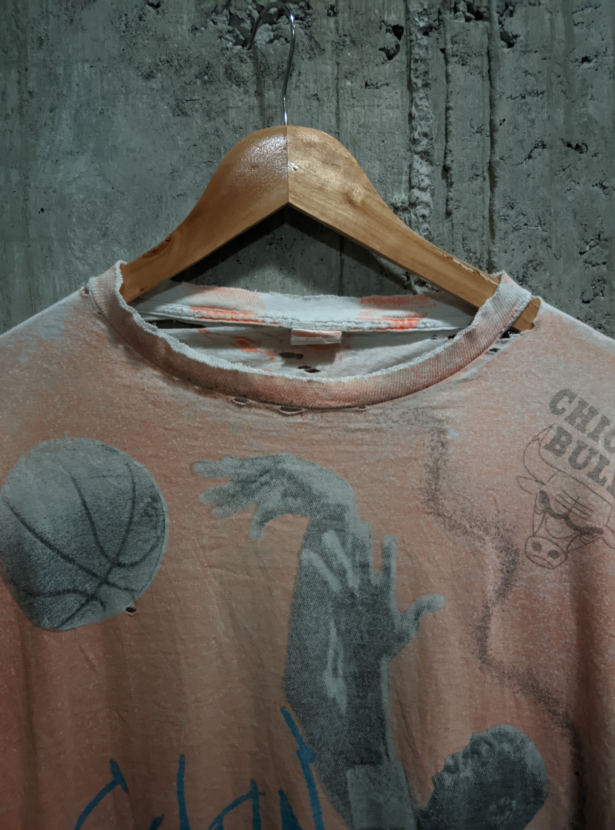 Vintage Vintage 90s thrashed jordan Chicago Bulls aop erd Size US L / EU 52-54 / 3 - 6 Thumbnail