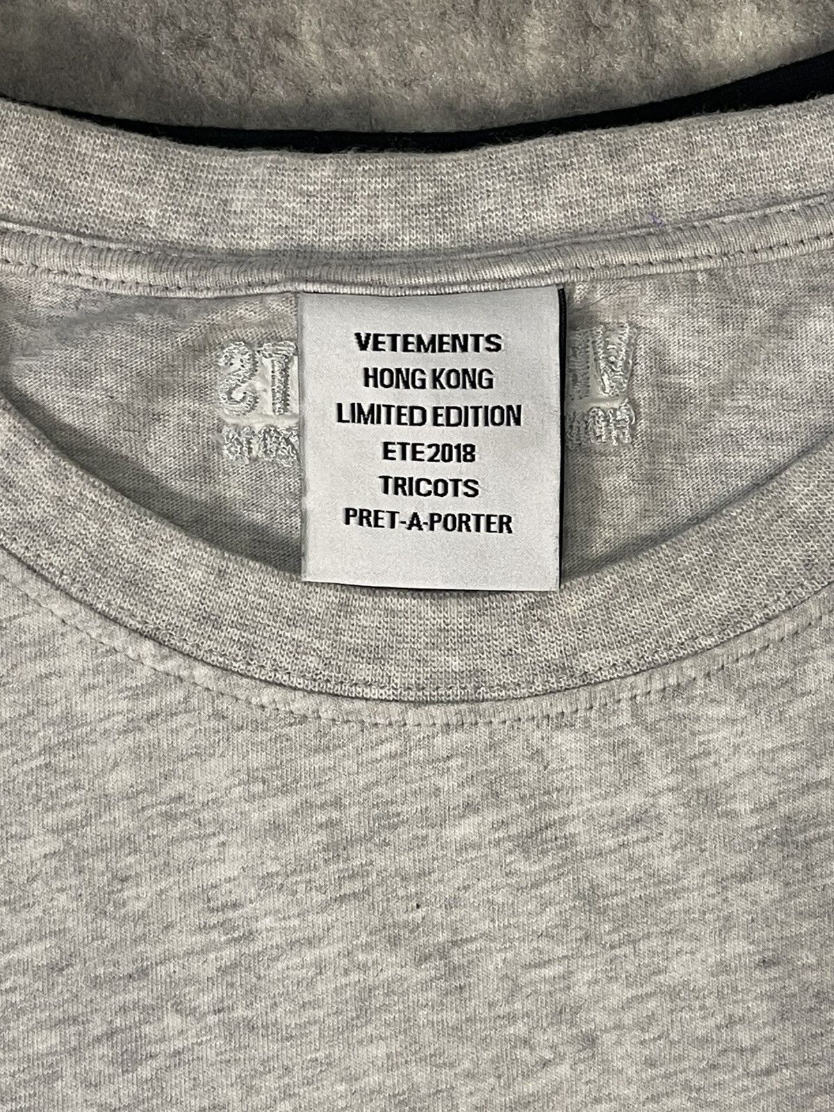 Vetements (1/50) Vetements 18ss HK limited edition reversible Tee Size US L / EU 52-54 / 3 - 3 Thumbnail