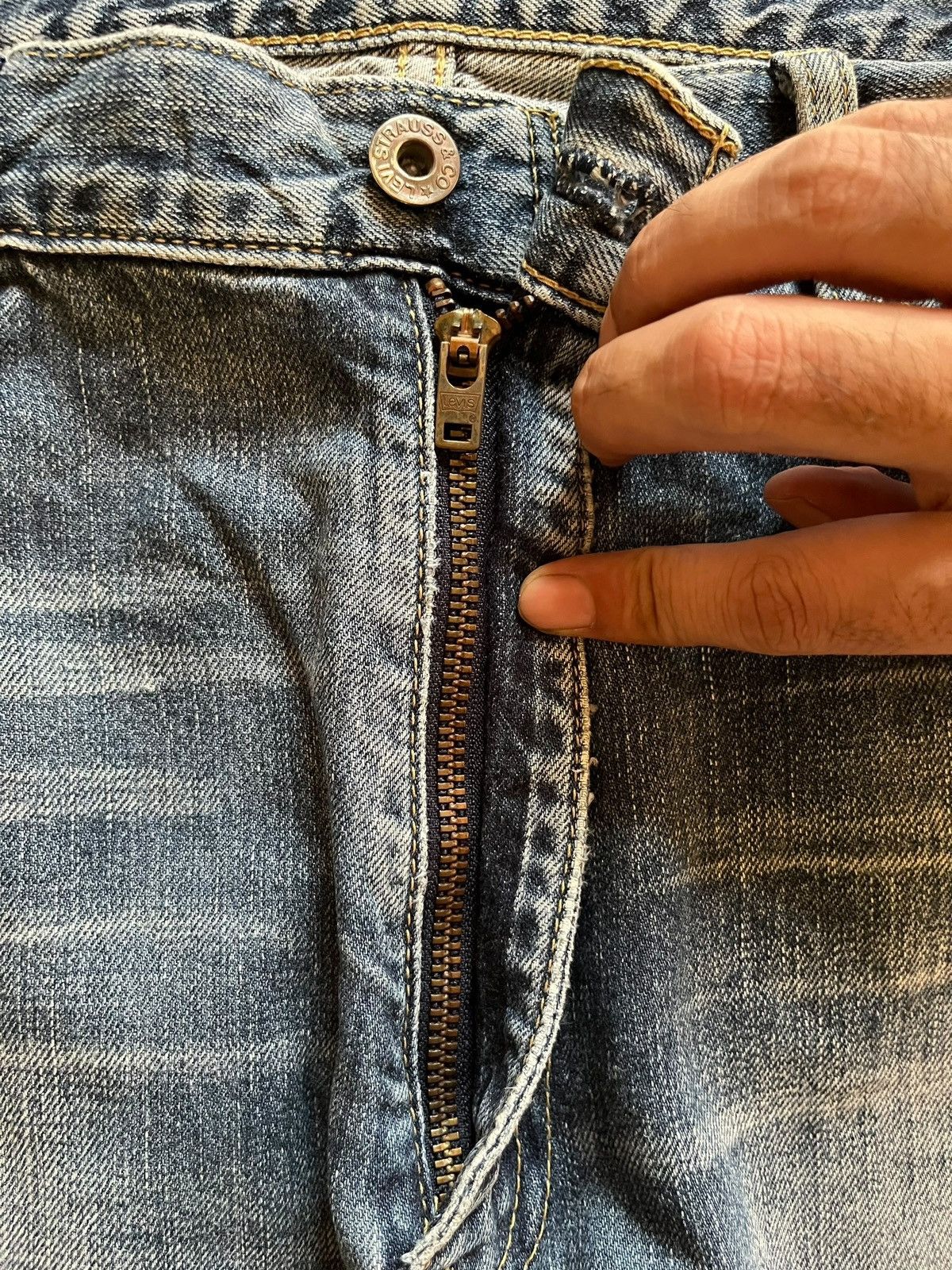 Levi's Vintage 90s Levis 502 Blue Wash Distressed Baggy Jeans Size US 37 - 3 Thumbnail