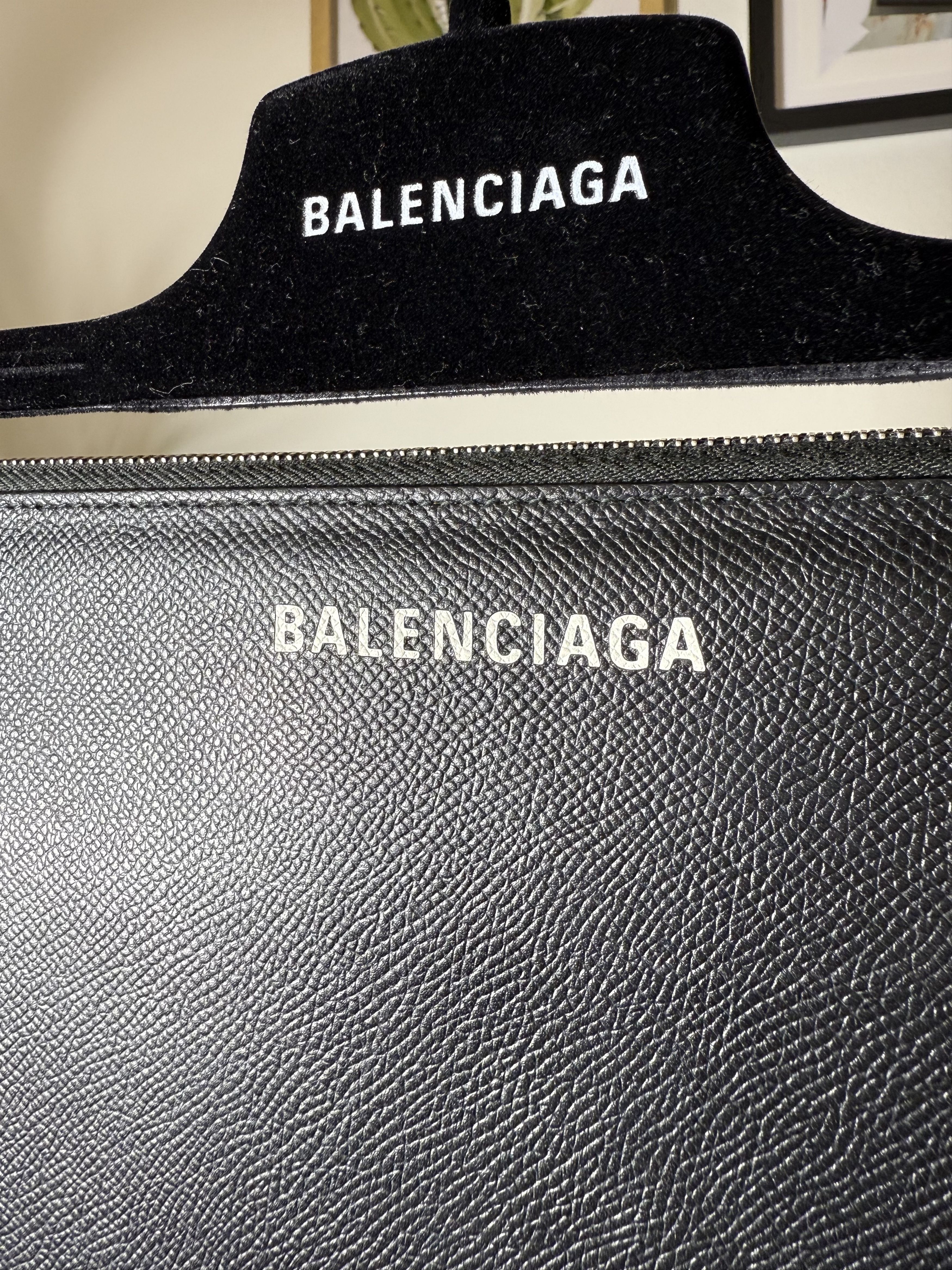 Balenciaga Balenciaga Black Zipped leather pouch Size ONE SIZE - 2 Thumbnail