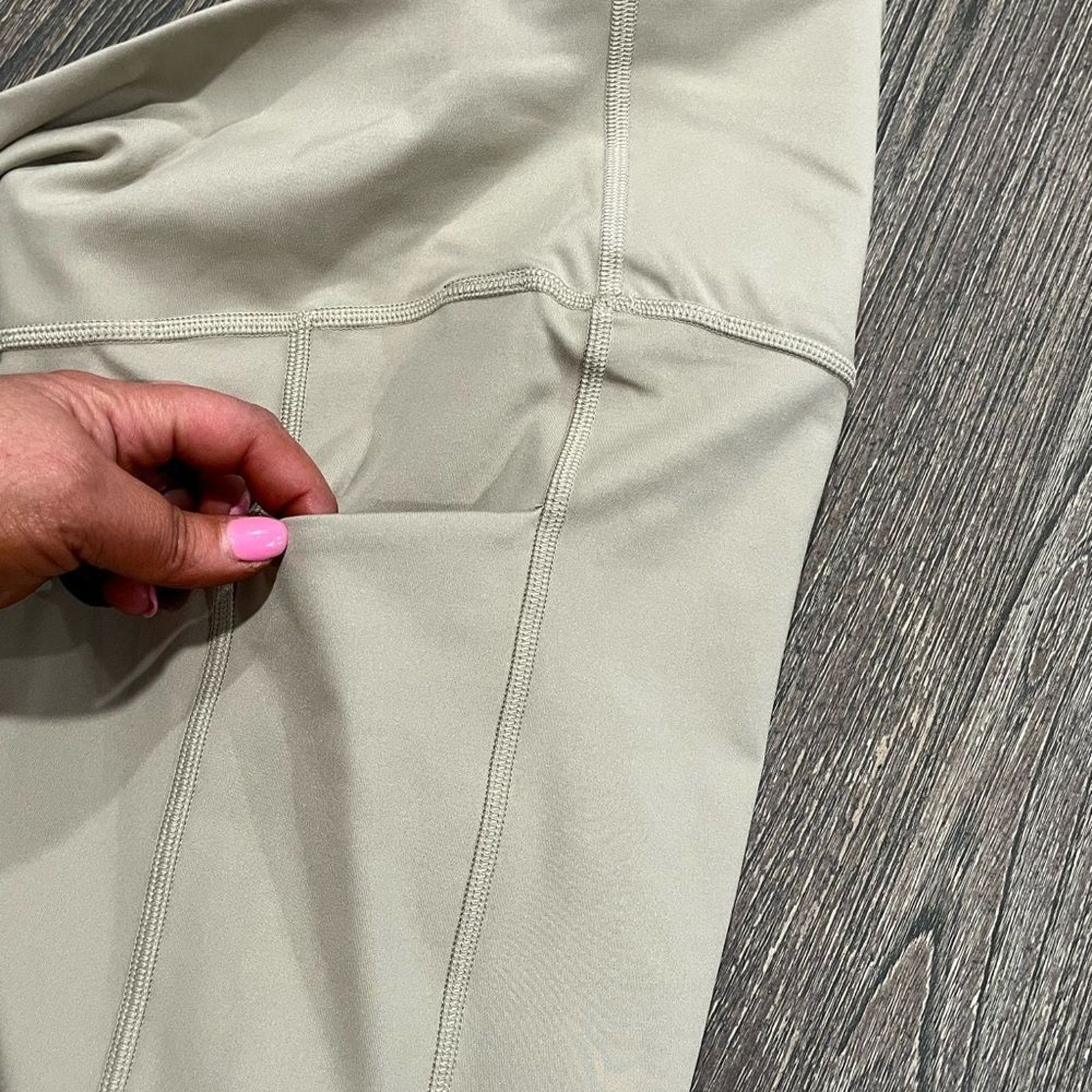 The North Face NWOT The North Face Motivation High-Rise Pocket Shorts 9" Size 28" / US 6 / IT 42 - 4 Thumbnail