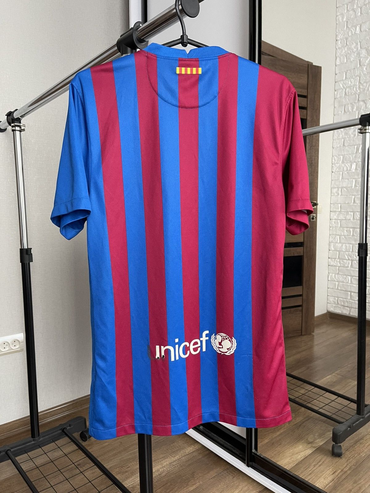 Nike 2021/2022 Nike Barcelona Soccer Jersey T-Shirt Tee Size US S / EU 44-46 / 1 - 6 Thumbnail