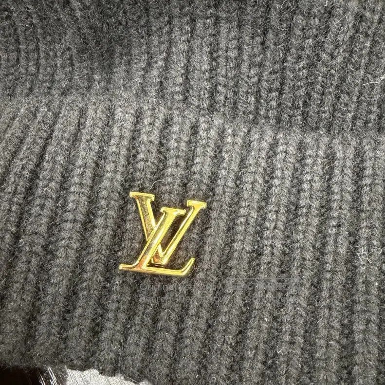 Louis Vuitton Louis Vuitton Black Cashmere Fox Ball Wool Hat Size ONE SIZE - 4 Thumbnail