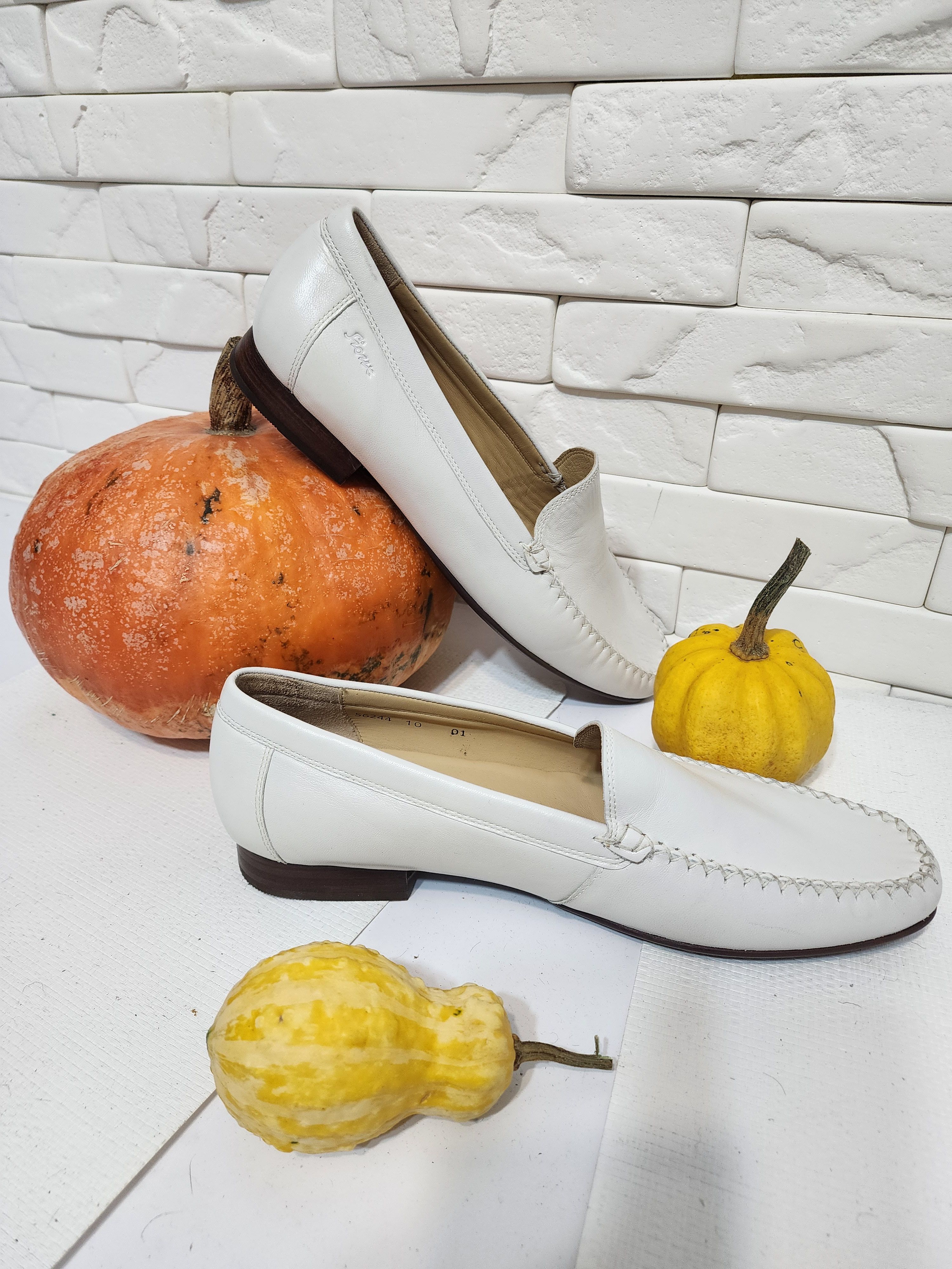 Uniqlo White Leather Shoes: Men's Classic Design Size US 10 / EU 43 - 5 Thumbnail