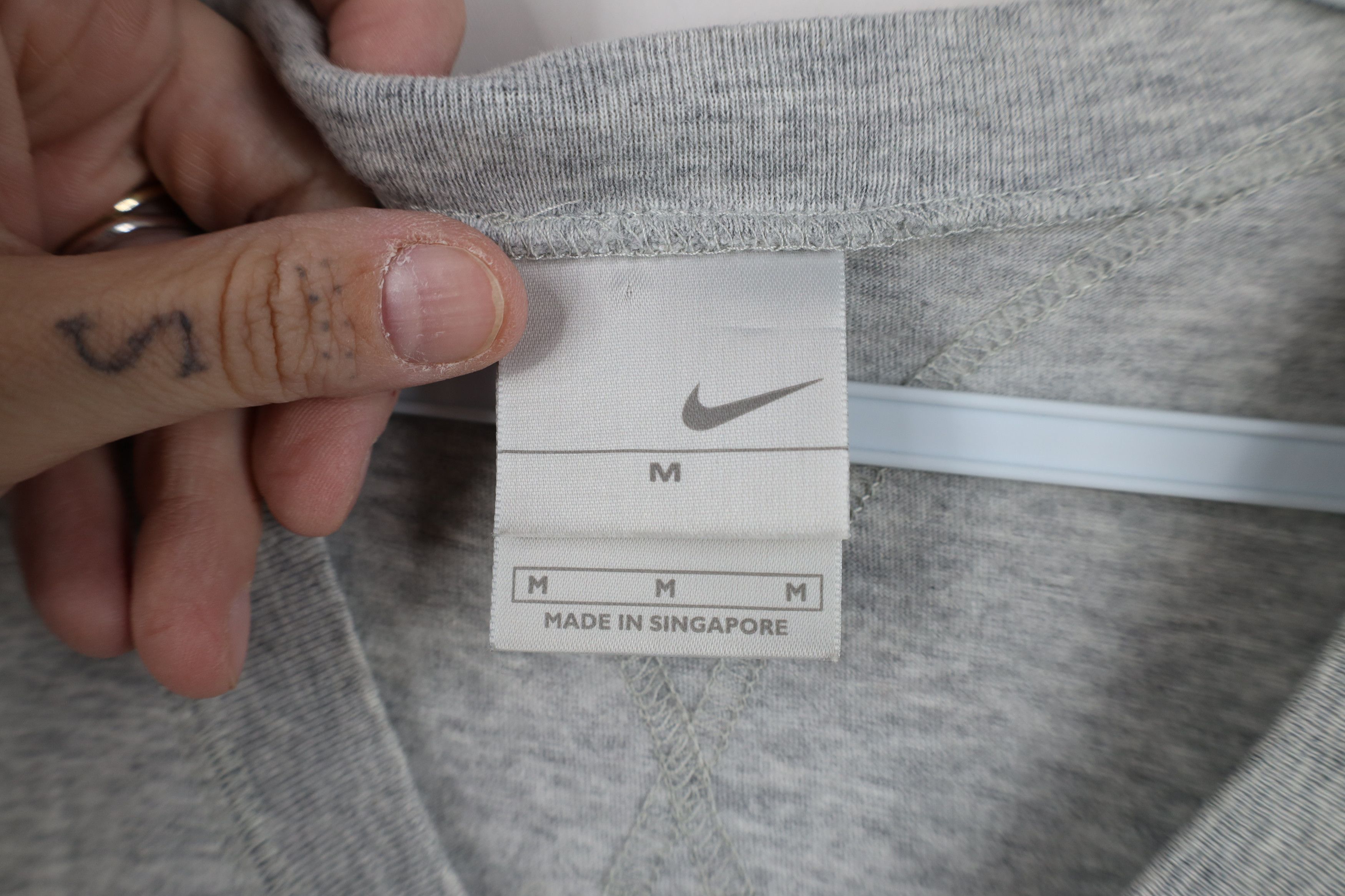 Nike Vintage 90s Y2K Nike Scott Mini Swoosh V-Neck T-Shirt Gray Size M / US 6-8 / IT 42-44 - 8 Thumbnail