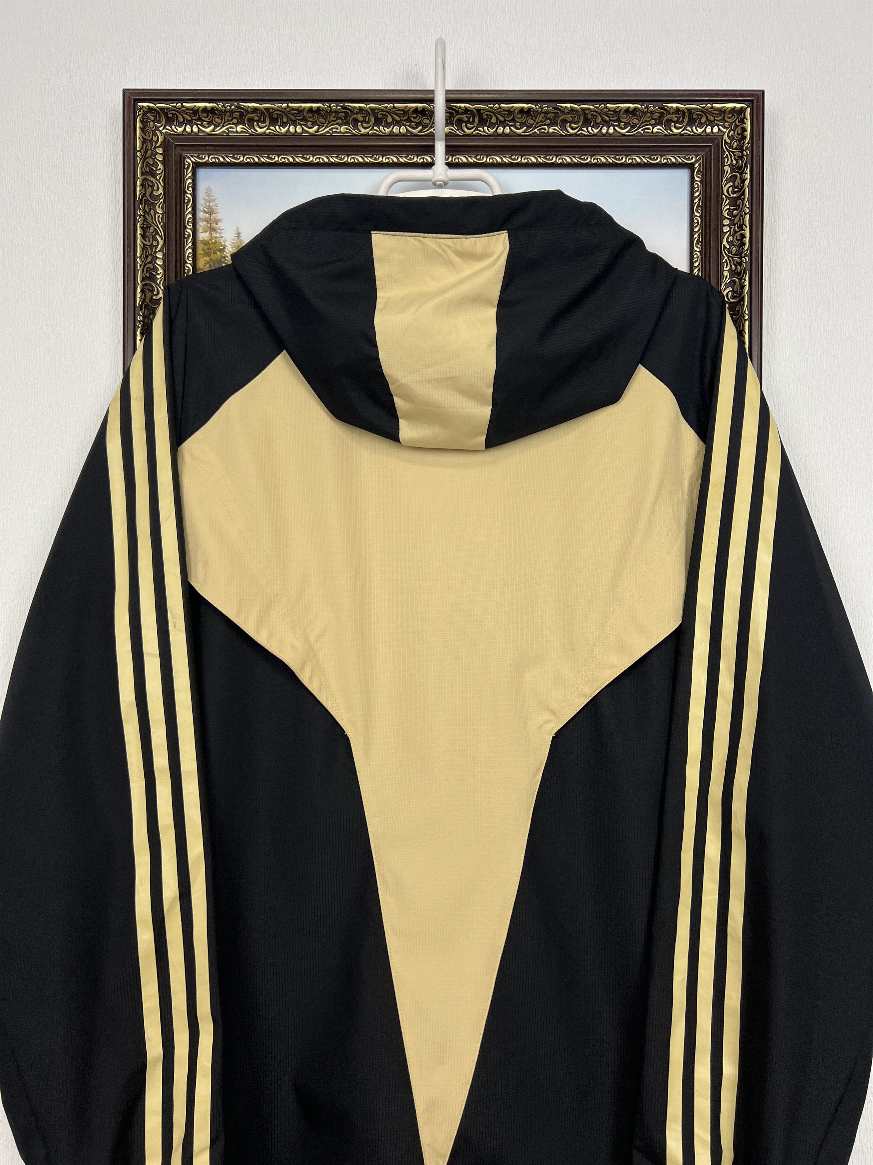 Adidas Vintage Adidas Liverpool Football Jacket Soccer YNWA Size US L / EU 52-54 / 3 - 15 Thumbnail