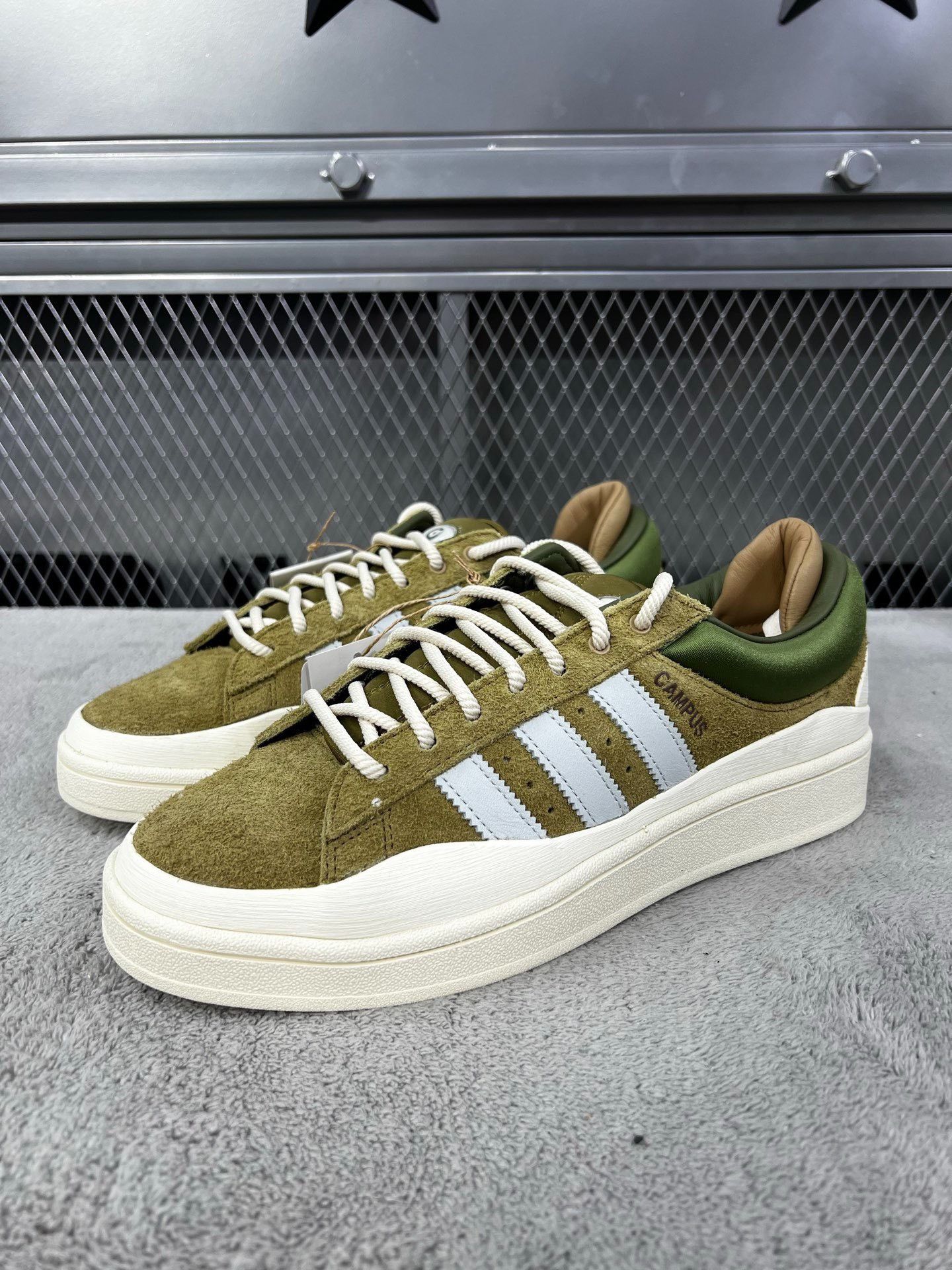 Adidas Adidas White Lowtop Sneakers 43 Men Size US 10 / EU 43 - 1 Thumbnail