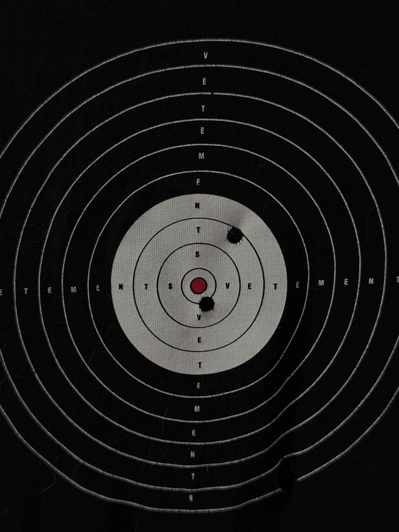 Vetements Vetements Bullseye bullet hole short-sleeved shirt Size US S / EU 44-46 / 1 - 3 Thumbnail