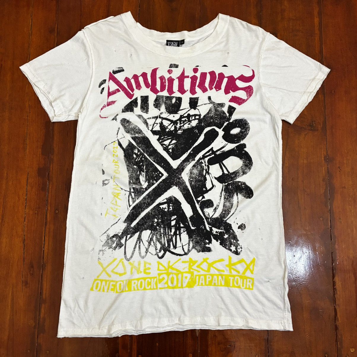 Band Tees One Ok Rock Ambitions Japan tour special Edition Thrashed Size US M / EU 48-50 / 2 - 1 Thumbnail