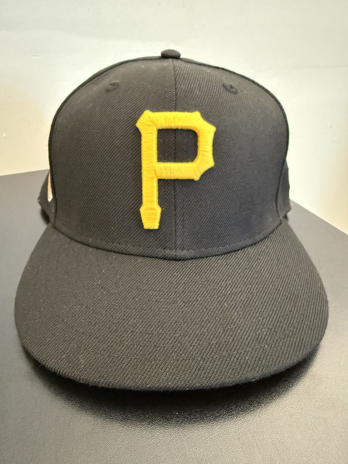 MLB × New Era Pittsburgh Pirates 7 1/2 Fitted Hat Size ONE SIZE - 3 Thumbnail