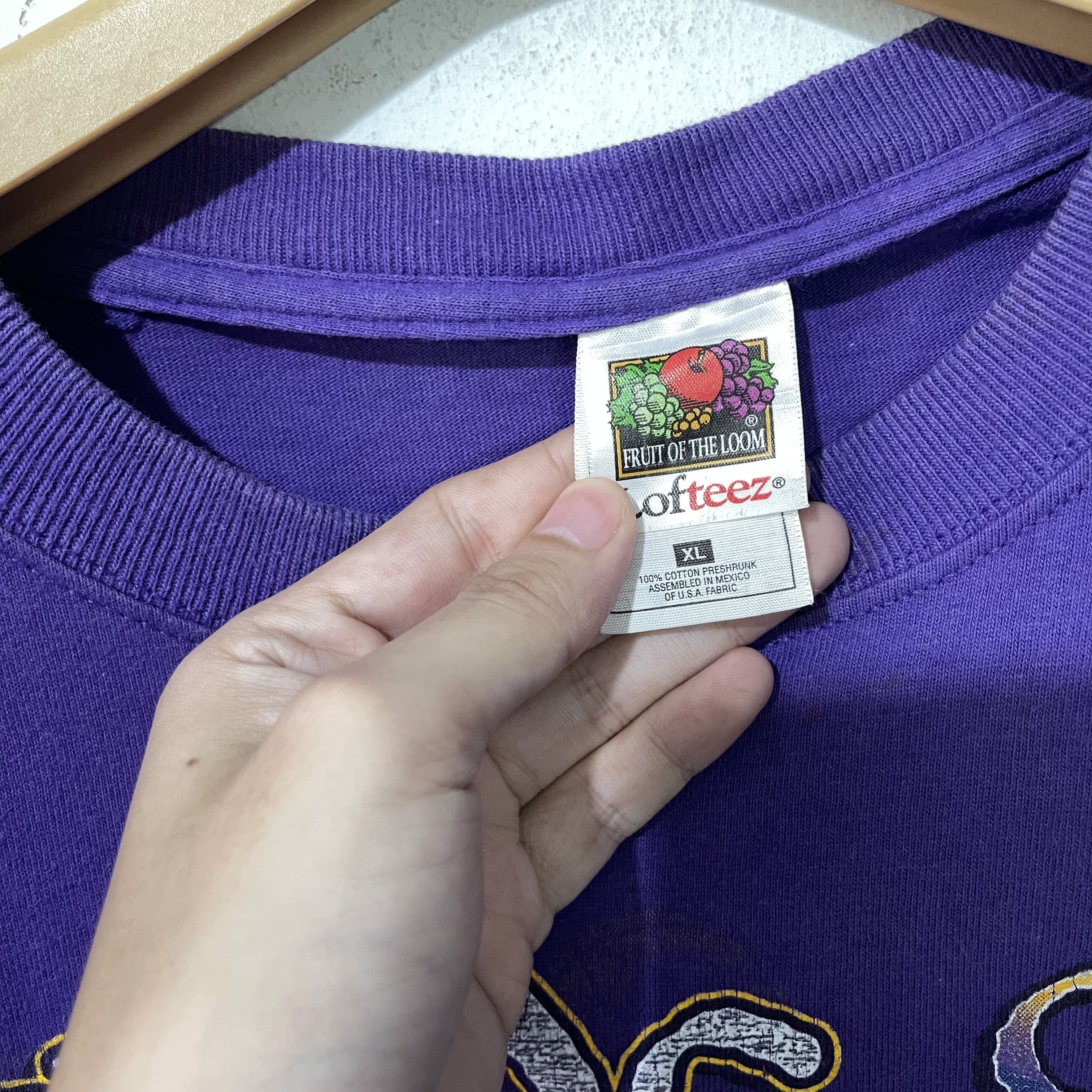 NBA Vintage 2002 Los Angeles Lakers NBA Champions Ring T-Shirt Size US XL / EU 56 / 4 - 5 Thumbnail
