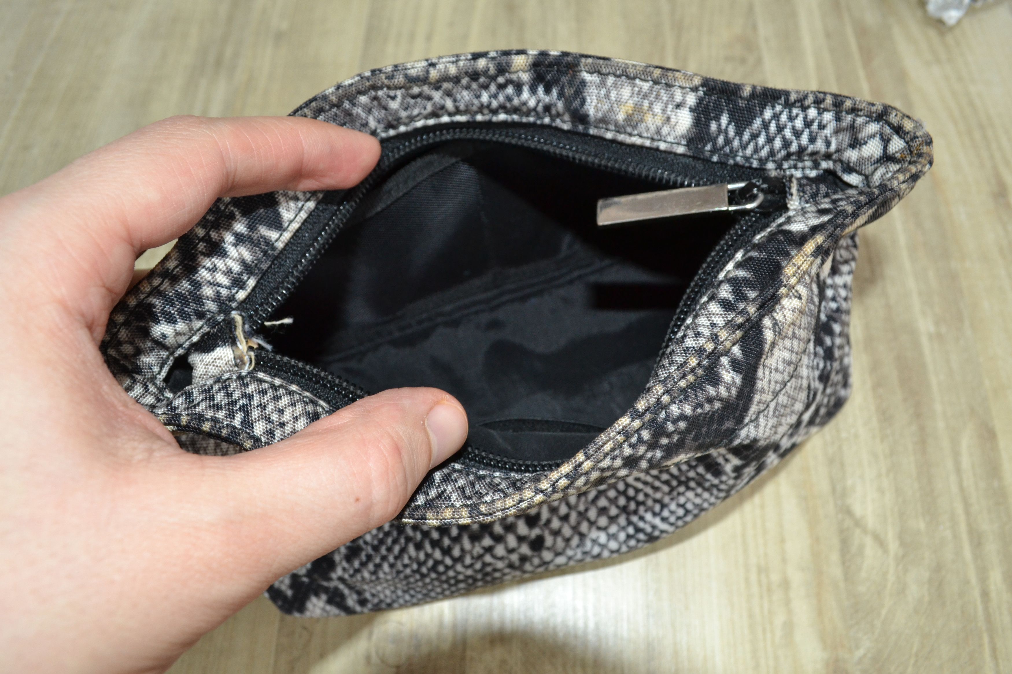 Gucci GUCCI Pouch Bag Clutch Cosmetic Zip Mini Print Snake Size ONE SIZE - 8 Thumbnail