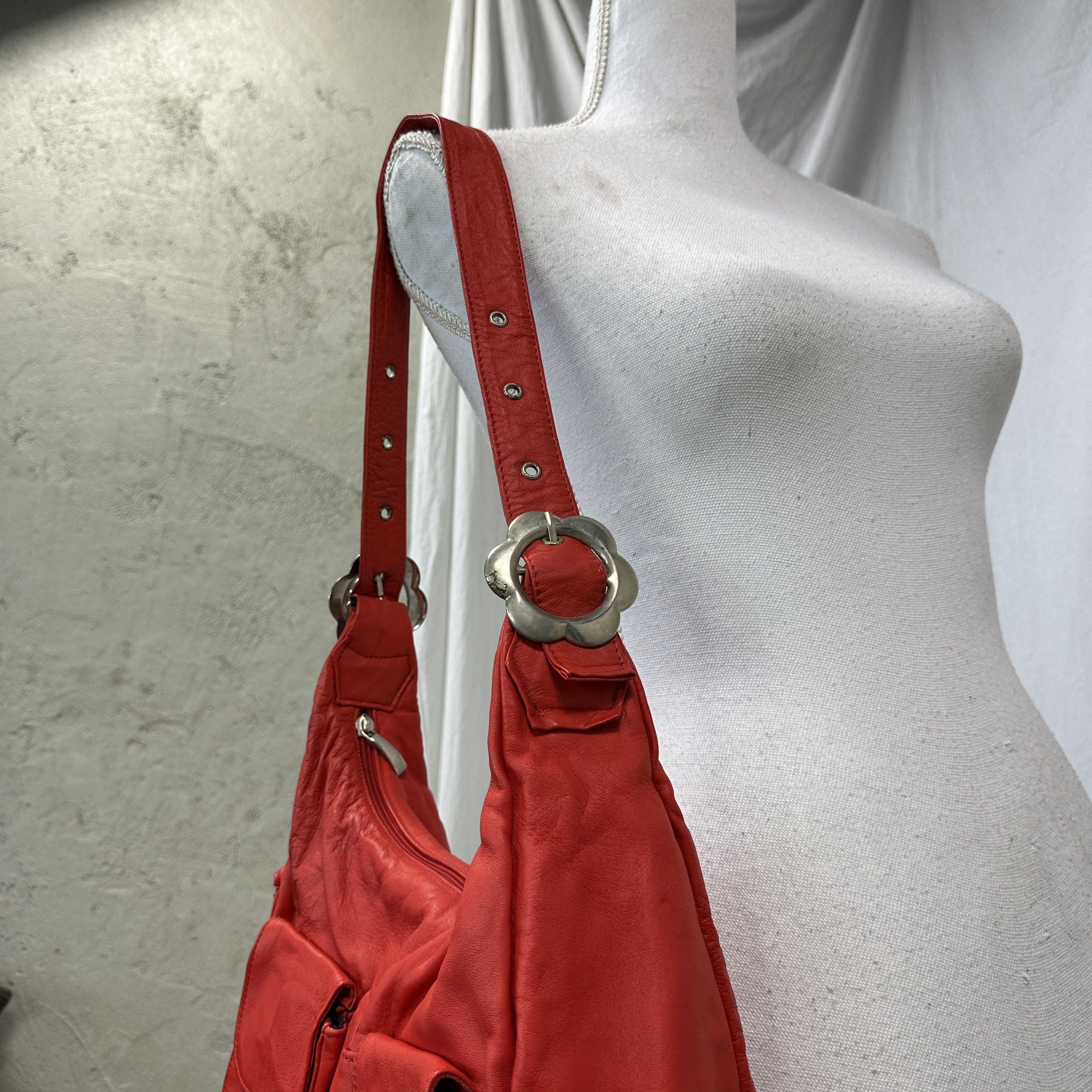 Vintage Vintage Avant Garde Flower Buckles Cherry Red Bag Y2K Size ONE SIZE - 7 Thumbnail