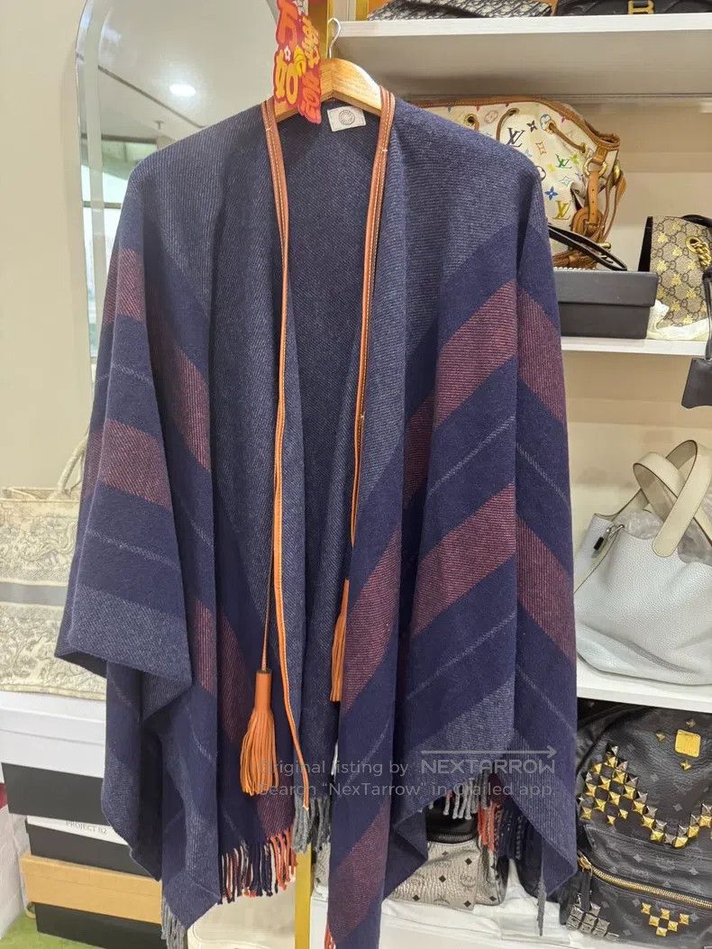 Hermes Hermes size 135×165 cm Dark Blue Wool Cloak Shawl Size M / US 6-8 / IT 42-44 - 1 Thumbnail