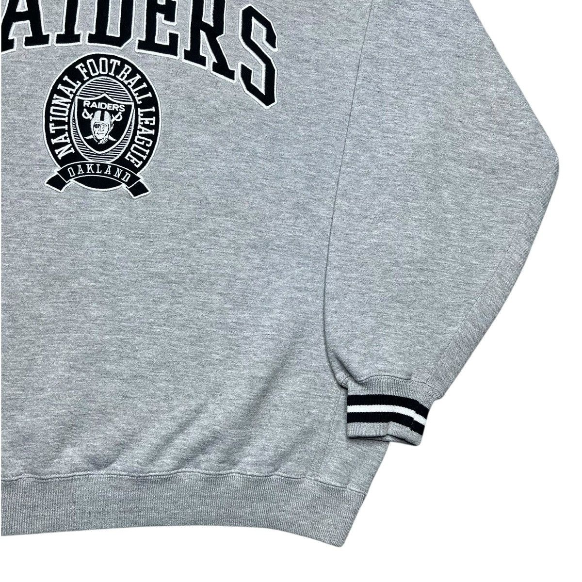 NFL 1990s NFL Oakland Raiders Lee Sport Embroidered Sweatshirt Size US L / EU 52-54 / 3 - 19 Thumbnail
