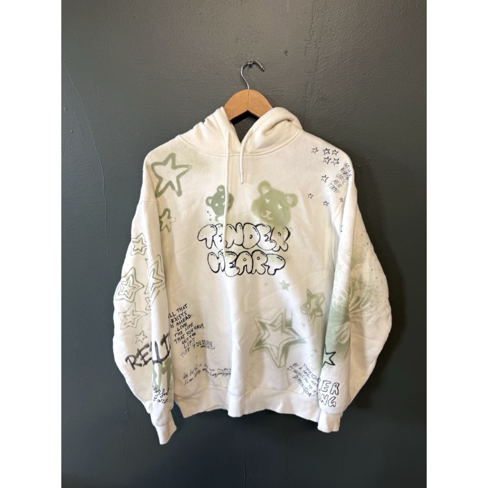 Bershka VINTAGE Bershka Womens White Tender Heart Graphic Pullover Hoodie XS Adult? Size XS / US 0-2 / IT 36-38 - 2 Thumbnail