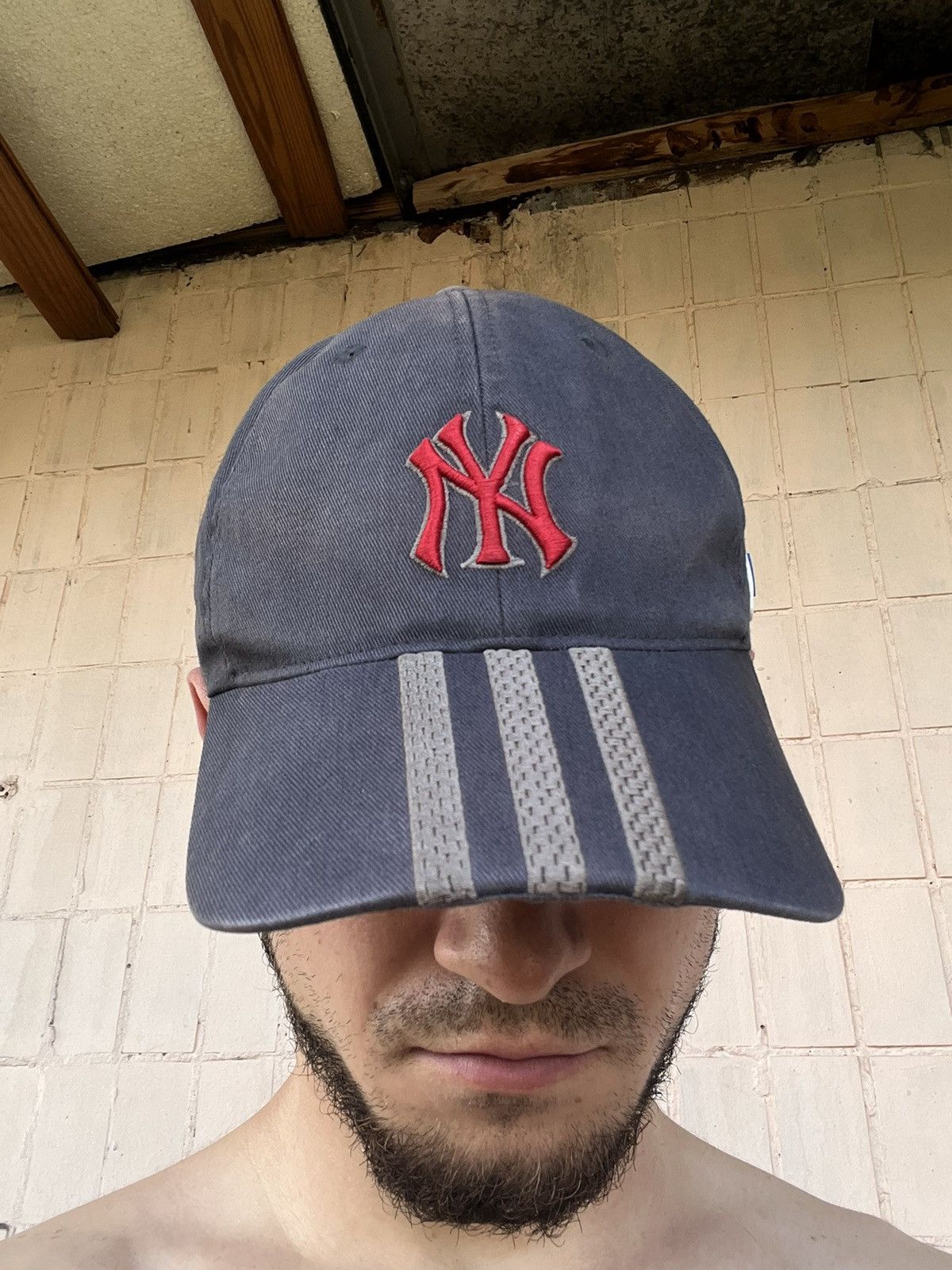 Adidas × Vintage Vintage Adidas Yankees Y2K Cap Central Logo Cap Size ONE SIZE - 22 Thumbnail