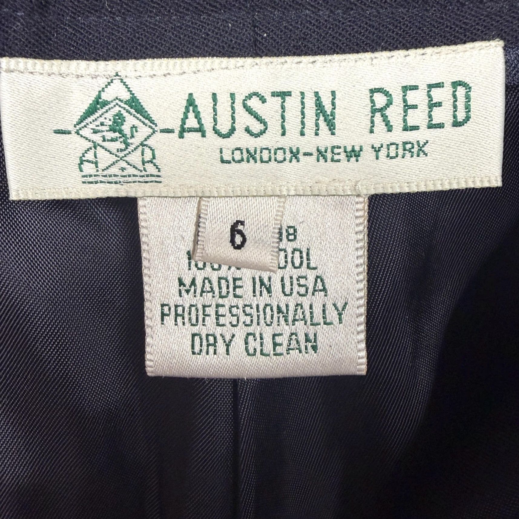 Austin Reed VINTAGE Austin Reed Dress Pants Womens 6 Navy Wool Pleated Tapered Cuffed Made In USA Size 28" / US 6 / IT 42 - 7 Thumbnail