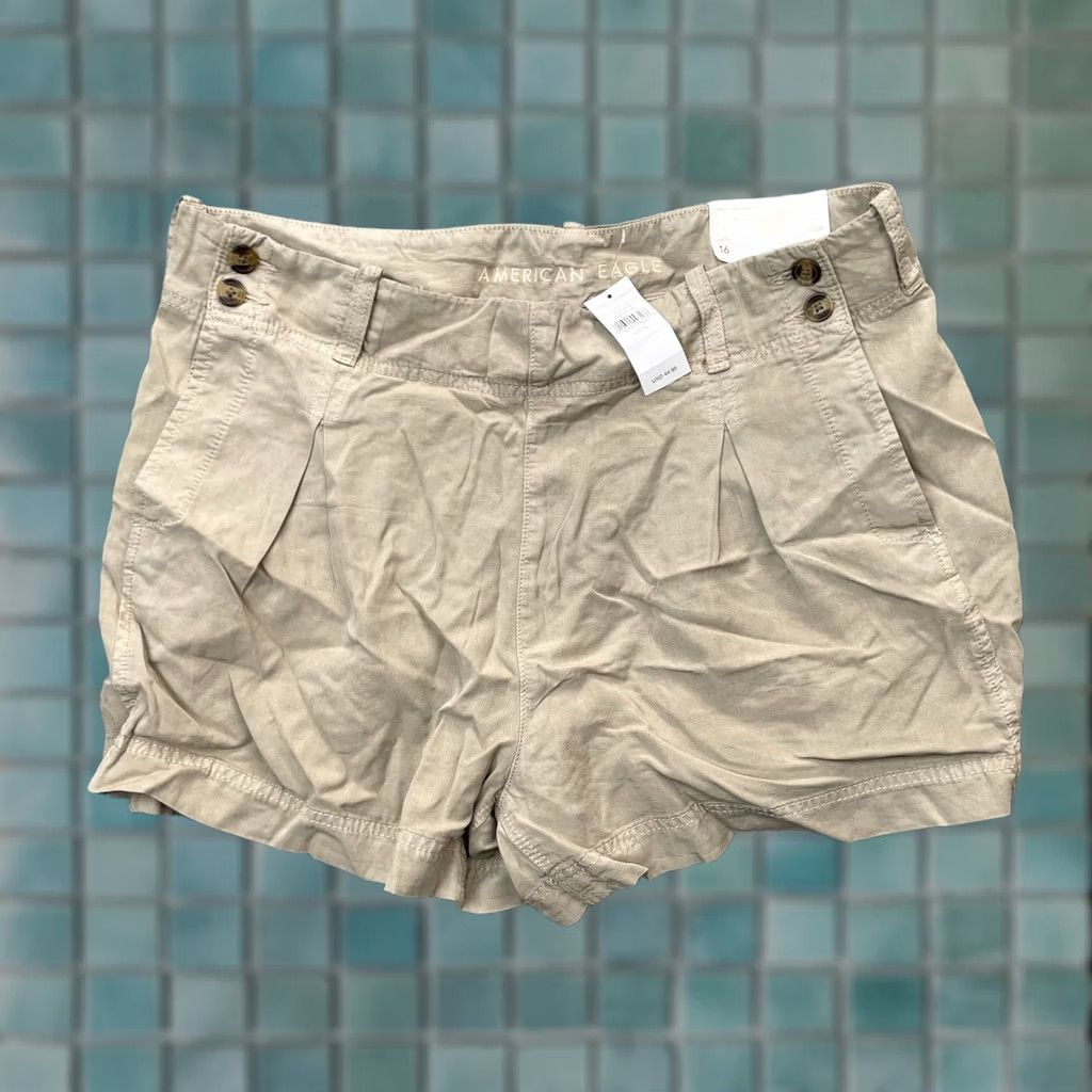 American Eagle Outfitters American Eagle Outfitters Shorts Womens 16 Beige Chino High Waisted Golf Preppy Rise High Inseam 5 in Regular Size 16 Vintage Size 38" / US 16 / IT 52 - 1 Thumbnail