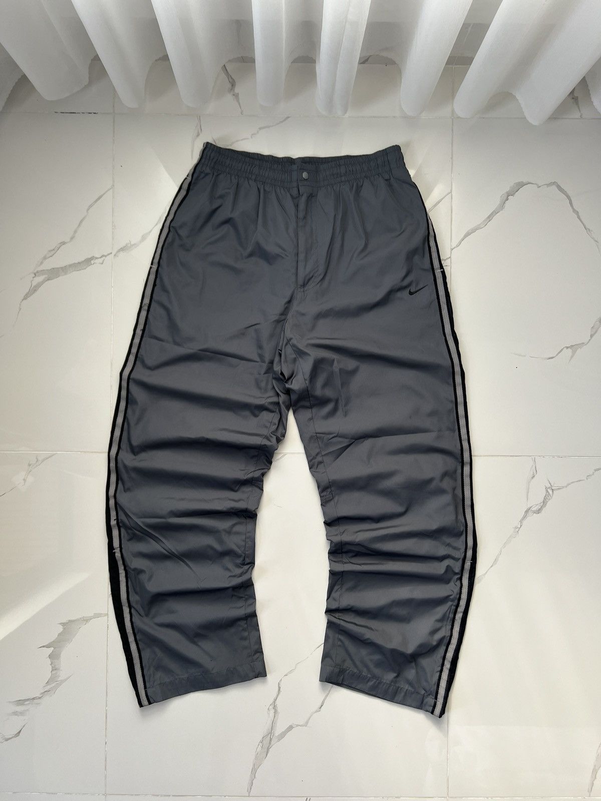 Nike 90’s NIKE BAGGY RETRO RARE SWOOSH LOGO Y2K TRACK PANTS Size US 33 - 1 Thumbnail