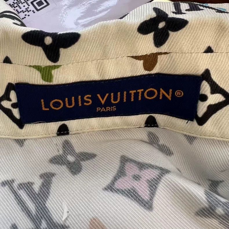 Louis Vuitton Louis Vuitton Full print shirt Size US S / EU 44-46 / 1 - 5 Thumbnail