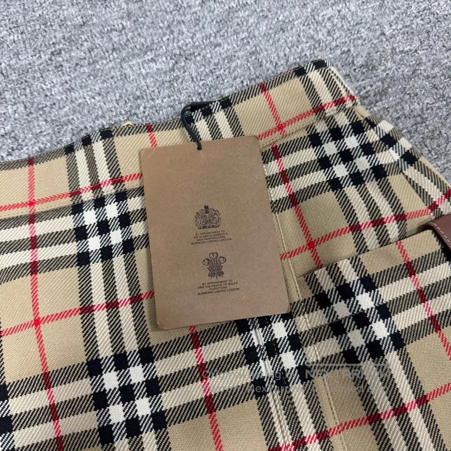 Burberry BURBERRY size 34 Grid-patterned leather buckle accessory f Size 26" / US 2 / IT 38 - 4 Thumbnail