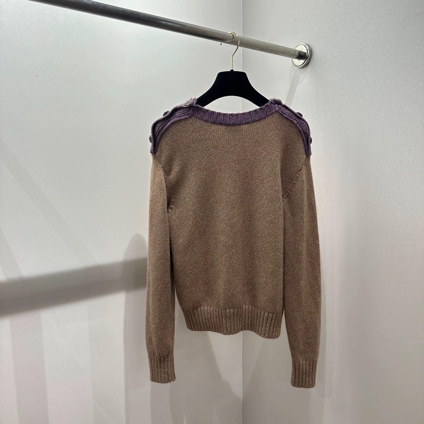 Chanel Chanel apr130 22K Crystal Logo Cashmere Sweater 34 Size XS / US 0-2 / IT 36-38 - 2 Thumbnail