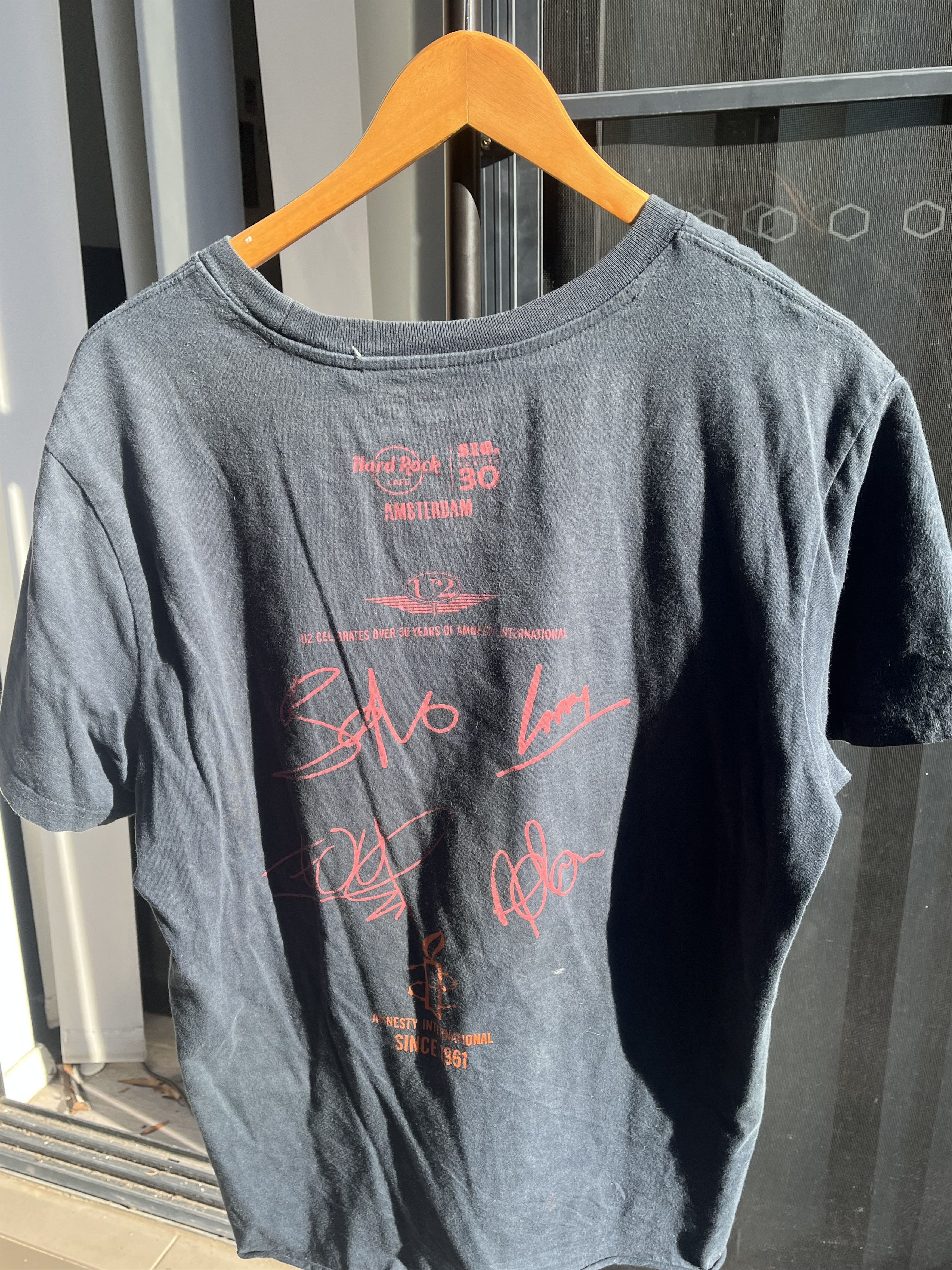 Hard Rock Cafe Hard Rock’s U2 Signature Series: Edition 30 T-shirt Size US M / EU 48-50 / 2 - 2 Thumbnail