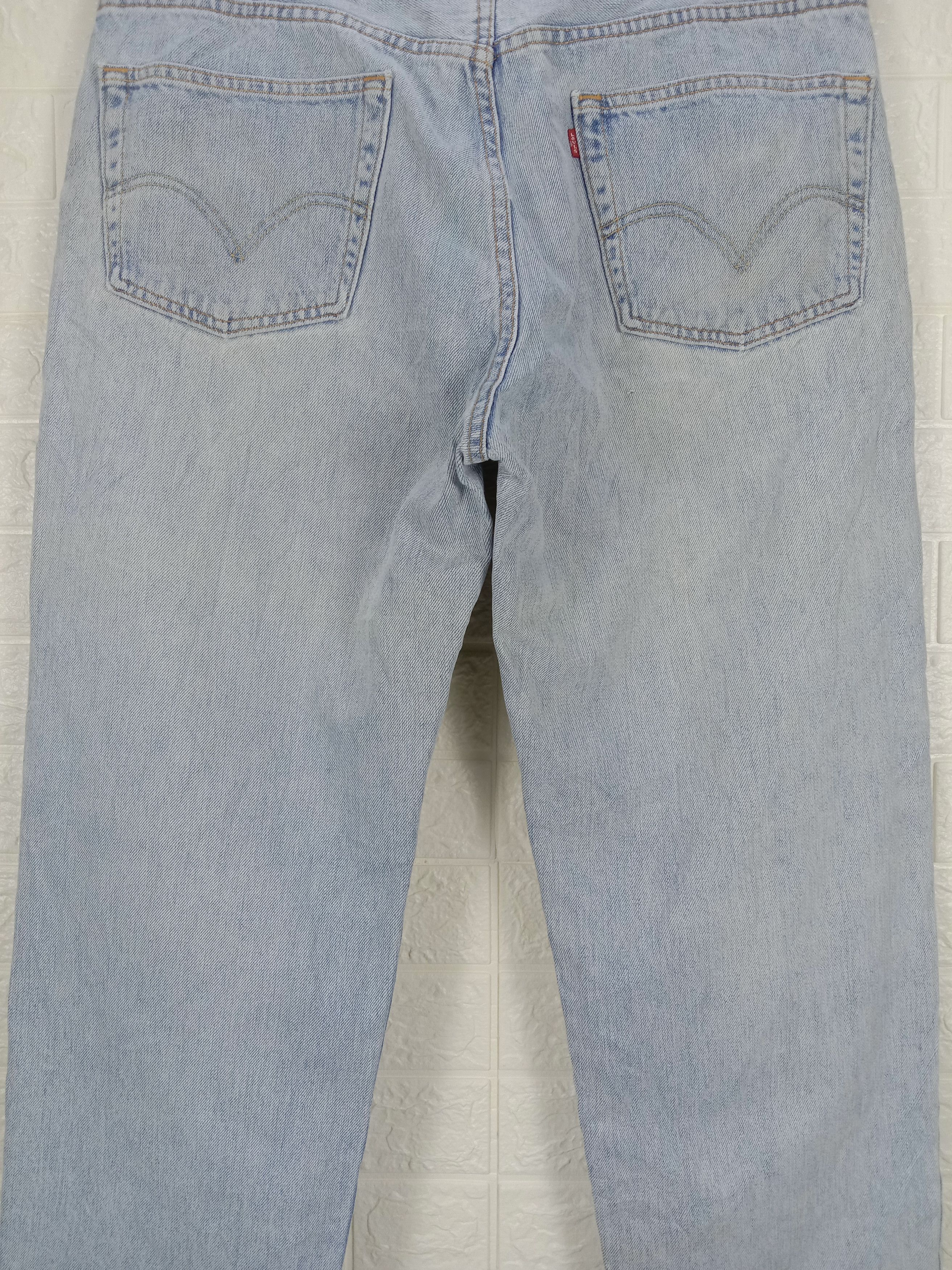 Levi's Vintage Levi's 550 Jeans Light Wash Relaxed Fit Denim Size US 39 - 7 Thumbnail