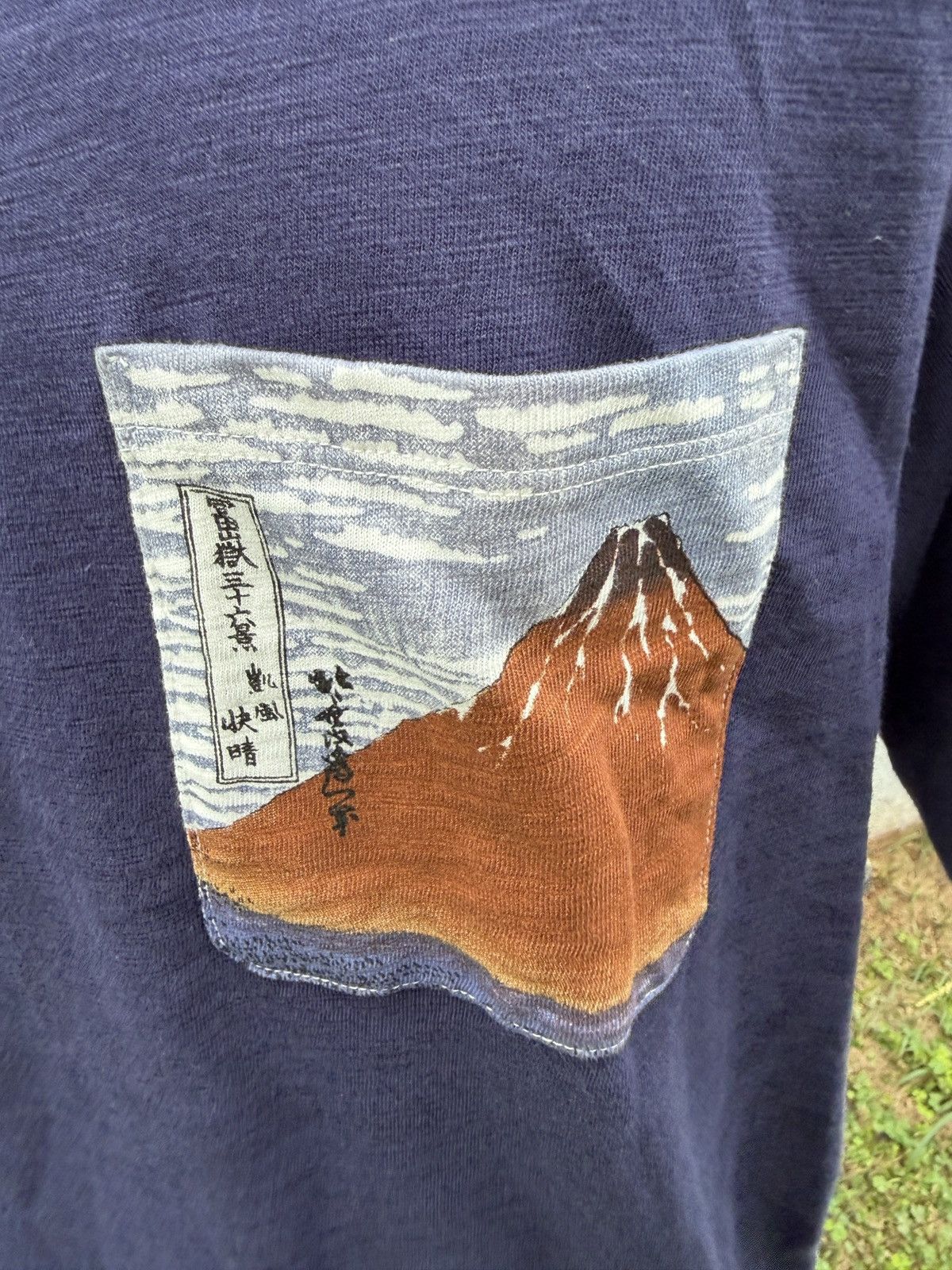 Uniqlo New Uniqlo UT Hokusai Blue Mount Fuji Pocket Men’s XL Navy Size US XL / EU 56 / 4 - 3 Thumbnail