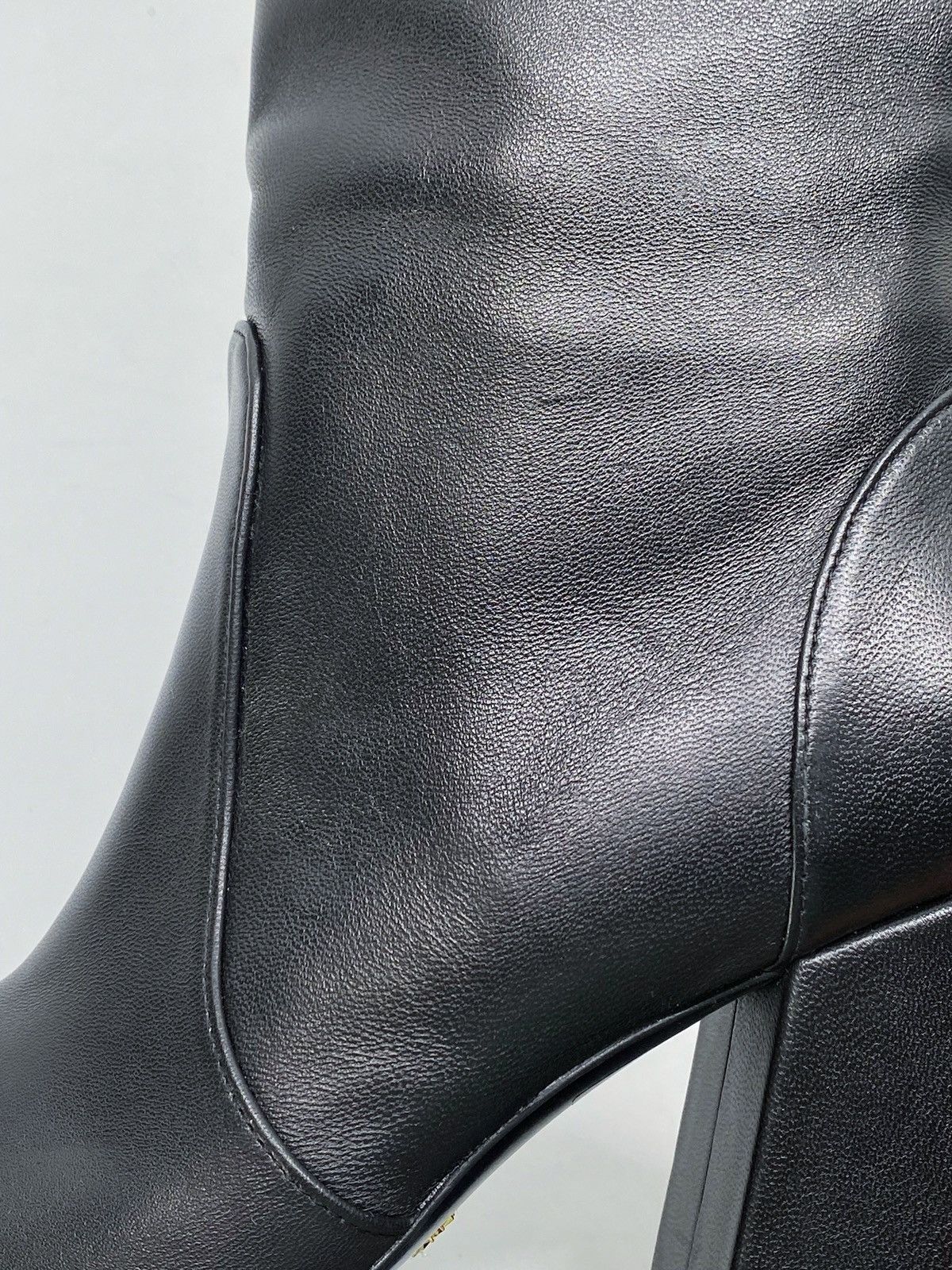 Stuart Weitzman Stuart Weitzman Block Heel Mid Calf Boot size 6 Size US 6 / IT 36 - 11 Thumbnail