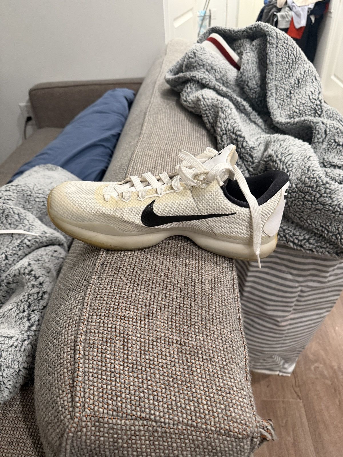Nike Nike Kobe X White sz 10.5 Size US 10.5 / EU 43-44 - 5 Thumbnail