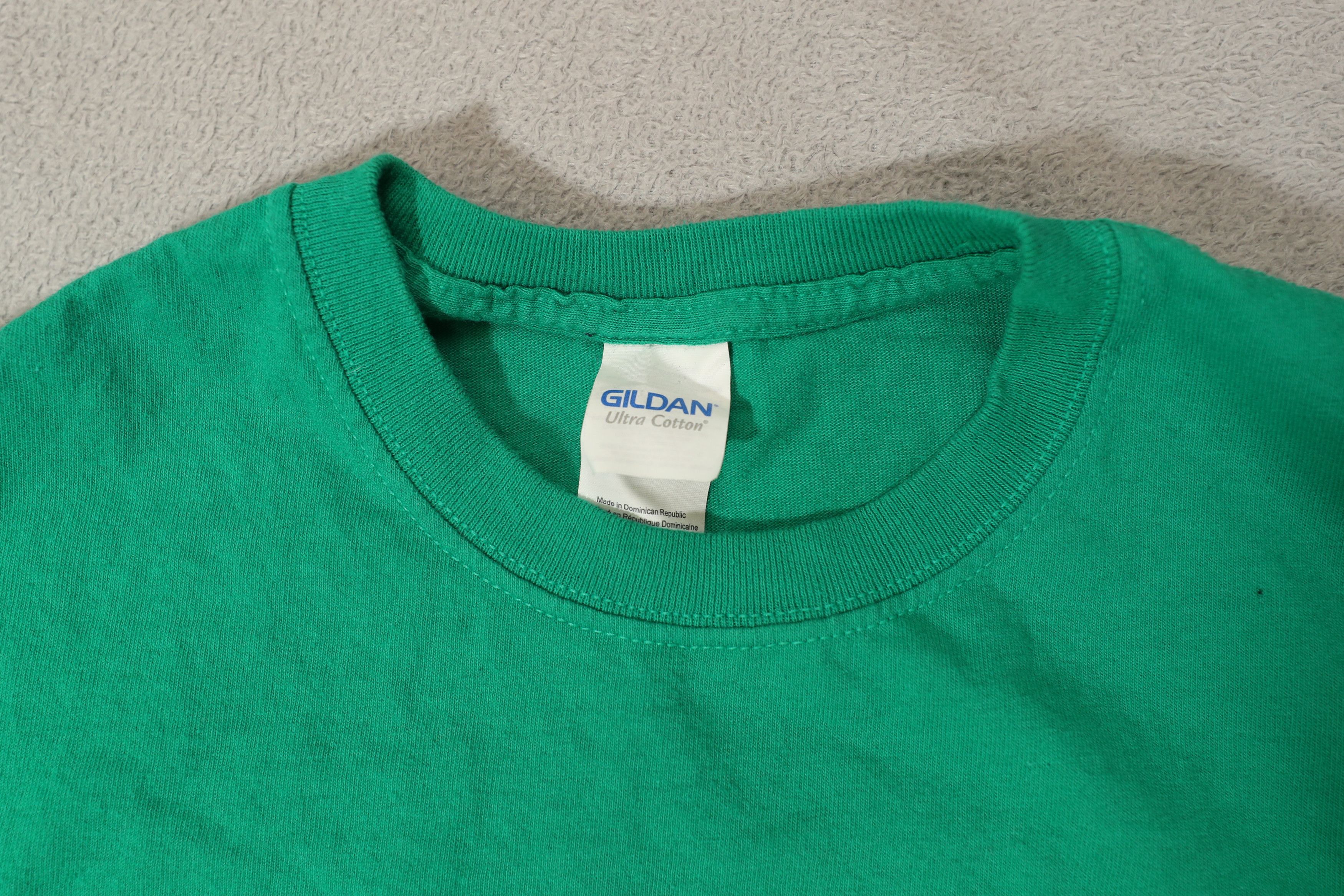 Gildan × Vintage Familia Amor Tokyo Japan Green Tee (M) Size US M / EU 48-50 / 2 - 9 Thumbnail
