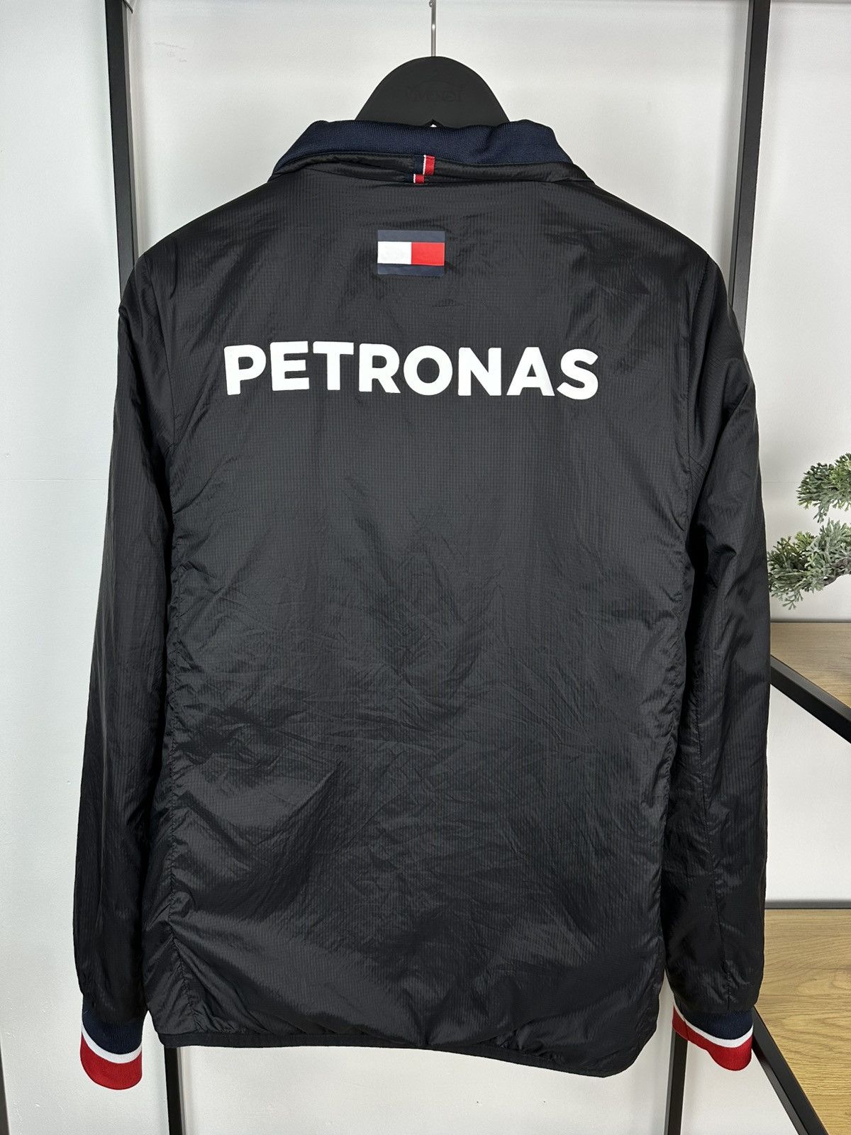Mercedes-Benz Mercedes AMG Petronas Racing F1 jacket Team Formula 1 Benz S Size US S / EU 44-46 / 1 - 18 Thumbnail