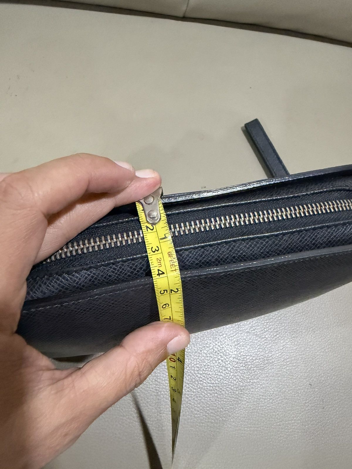 Louis Vuitton Authentic Louis Vuitton Taiga Black Clutch Size ONE SIZE - 18 Thumbnail