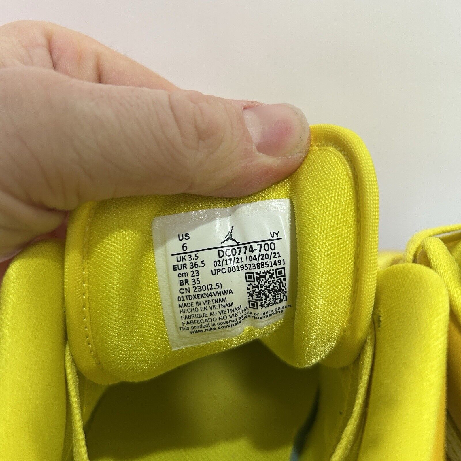 Nike Nike Air Jordan 1 Low Retro WMNS “Yellow Strike/Pollen” 2024 Size US 6 / IT 36 - 6 Thumbnail