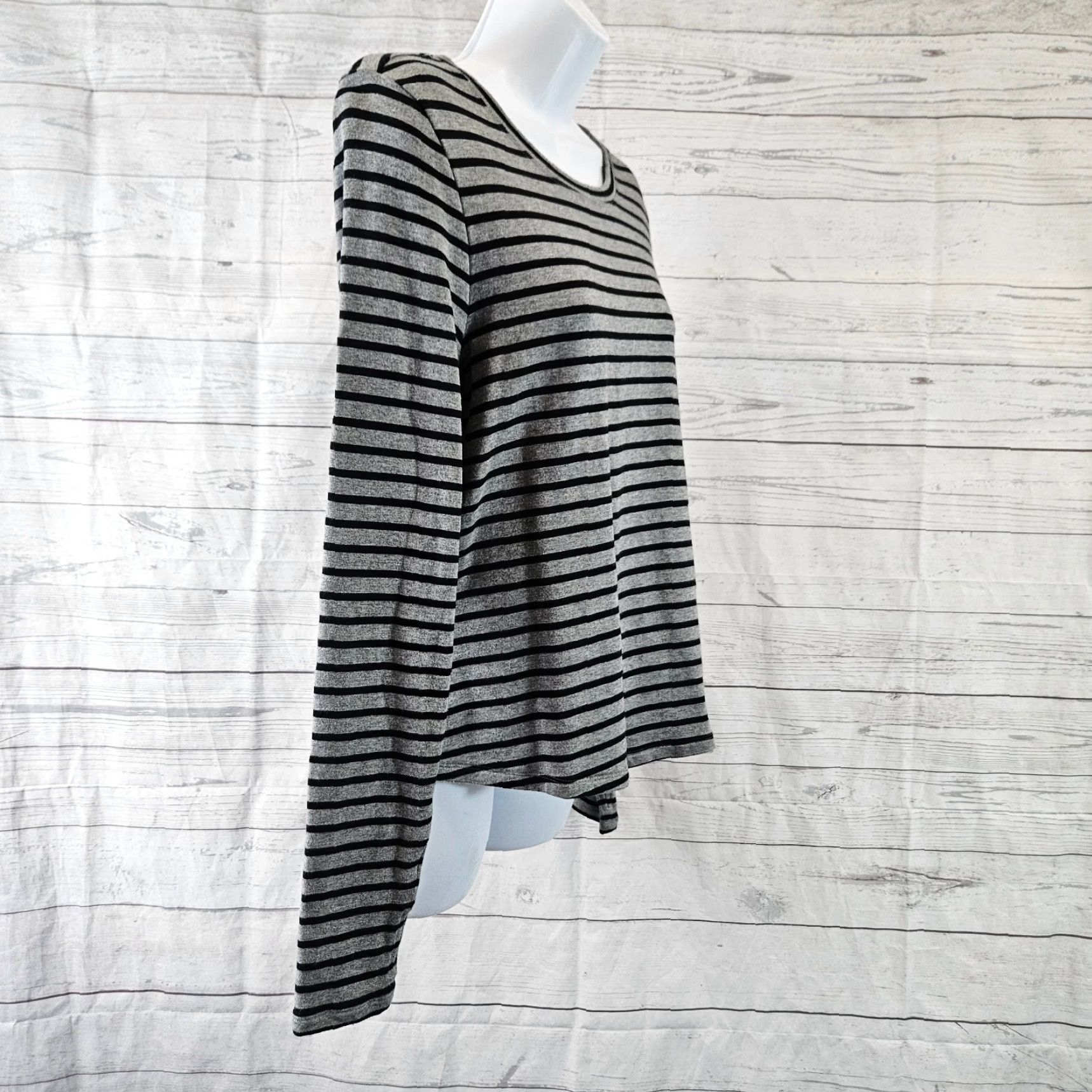 Vintage Cabi 3809 Womens Pivot Striped Tee Sz Medium Black Gray Long Sleeve Modal Blend Shirt Womens Medium Black Gray 90s? Size M / US 6-8 / IT 42-44 - 3 Thumbnail