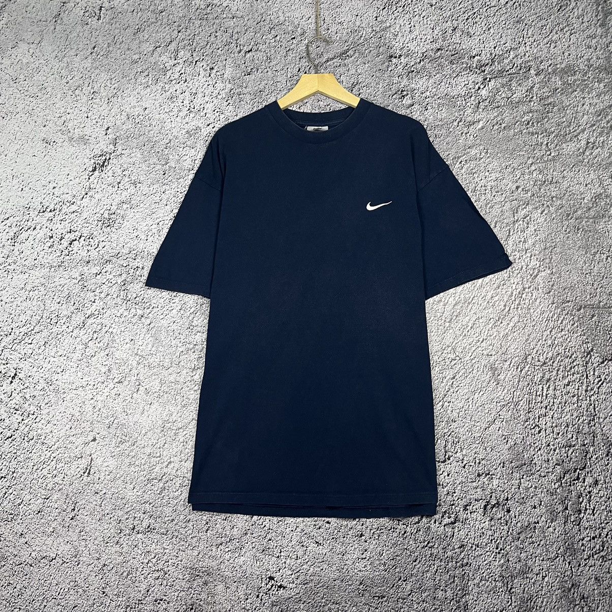 Nike × Vintage 🫐VINTAGE🫐 Nike Little Logo Dark Blue Classic T-Shirt Size US XL / EU 56 / 4 - 1 Thumbnail