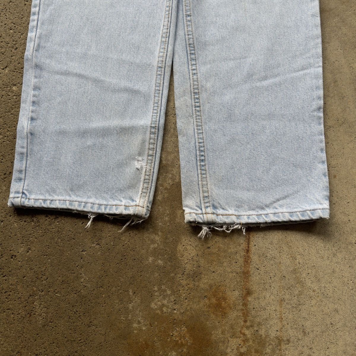 Vintage Levi's 560 Thrashed Faded Distressed Jeans ERD Grunge Size US 29 - 12 Thumbnail